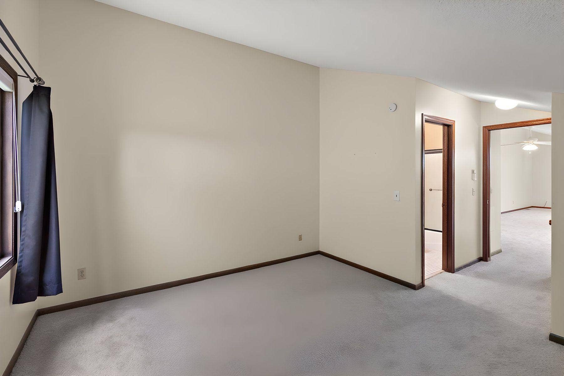 7051 Robinwood Trail, Woodbury, MN 55125 7051 Robinwood Trail, Woodbury, MN 55125