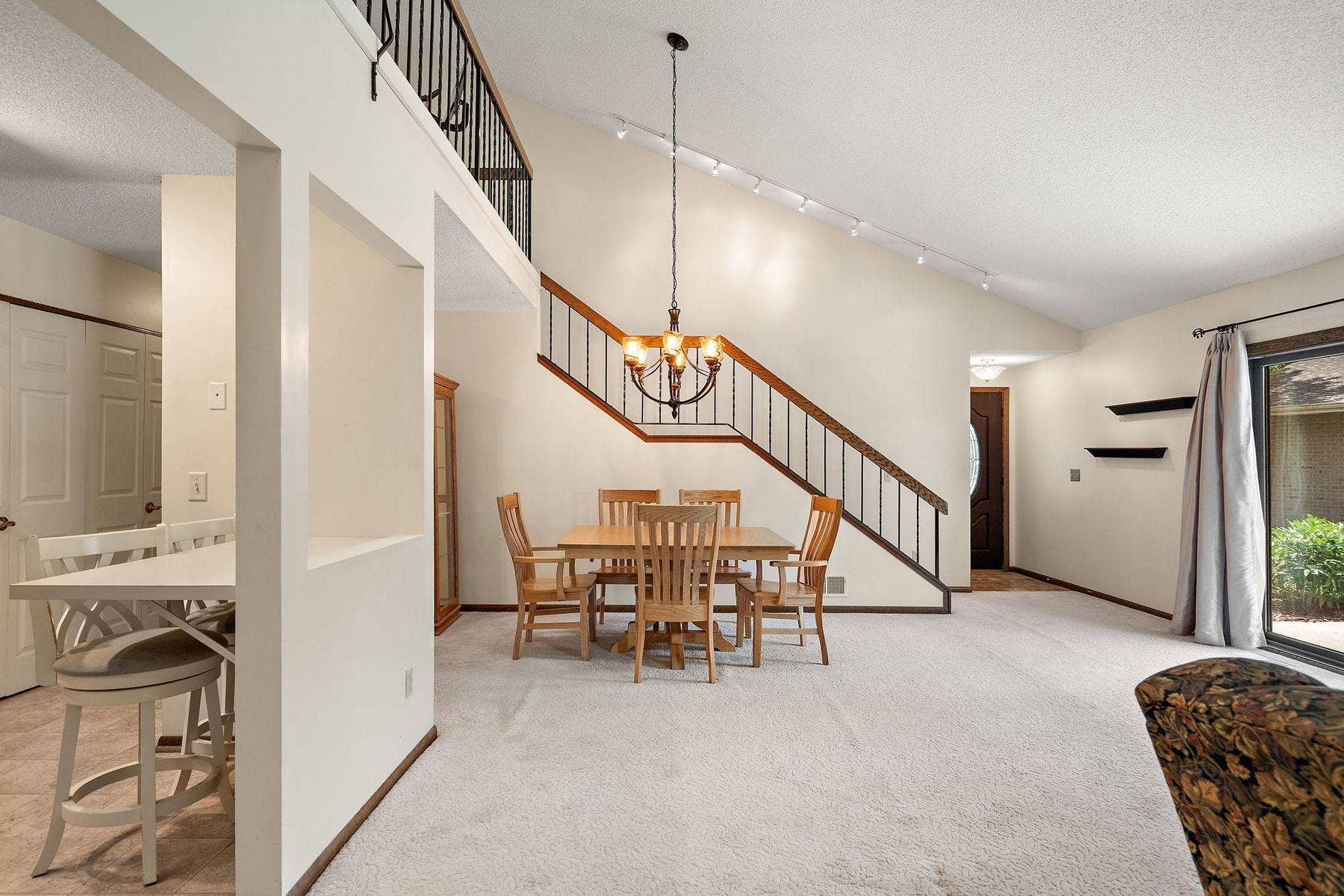 7051 Robinwood Trail, Woodbury, MN 55125 7051 Robinwood Trail, Woodbury, MN 55125
