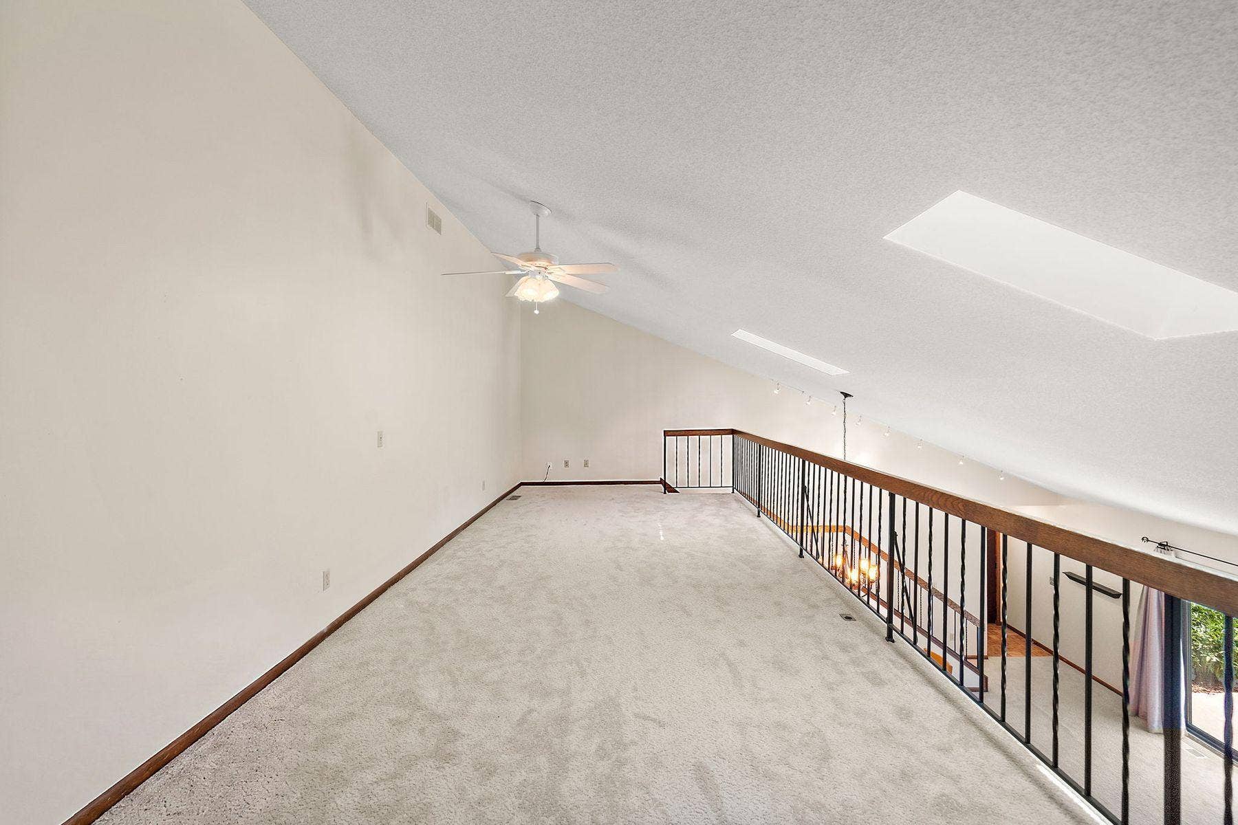 7051 Robinwood Trail, Woodbury, MN 55125 7051 Robinwood Trail, Woodbury, MN 55125