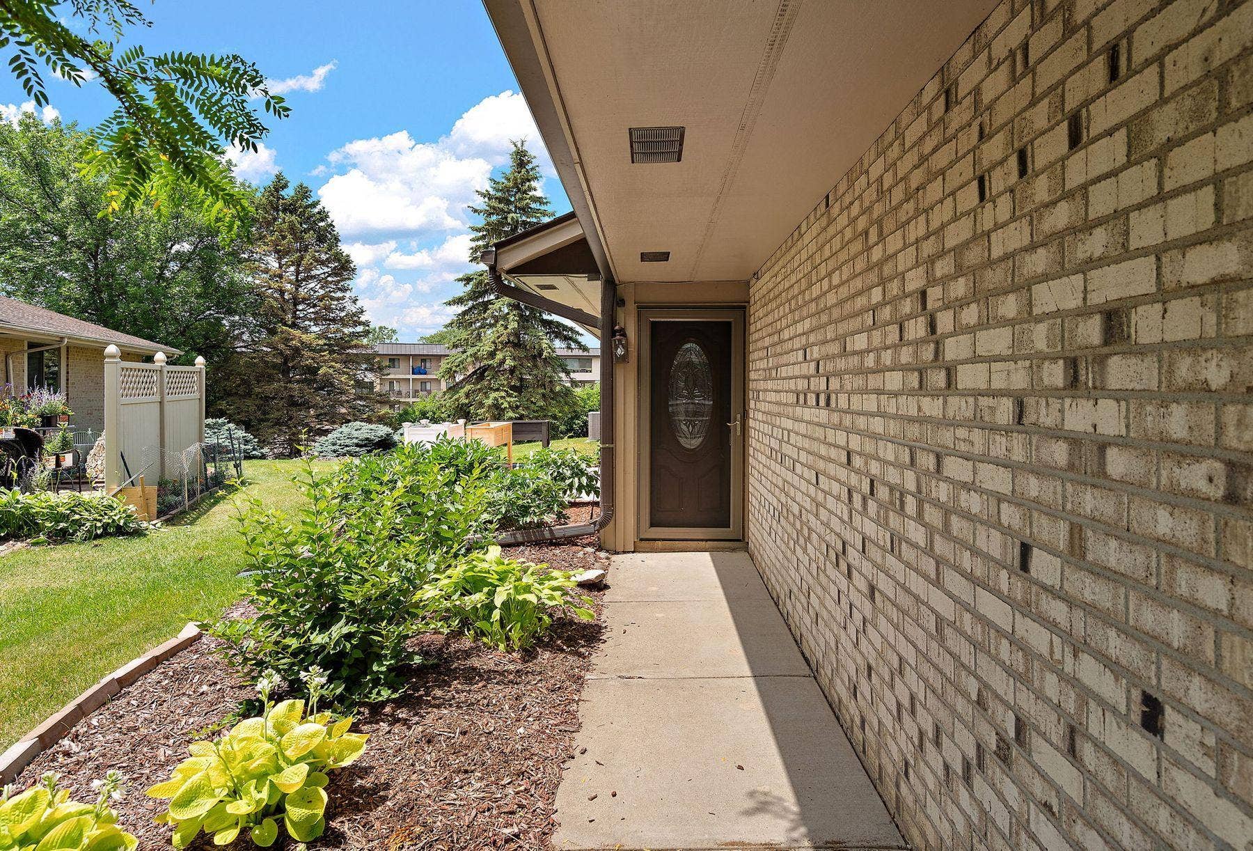 7051 Robinwood Trail, Woodbury, MN 55125 7051 Robinwood Trail, Woodbury, MN 55125
