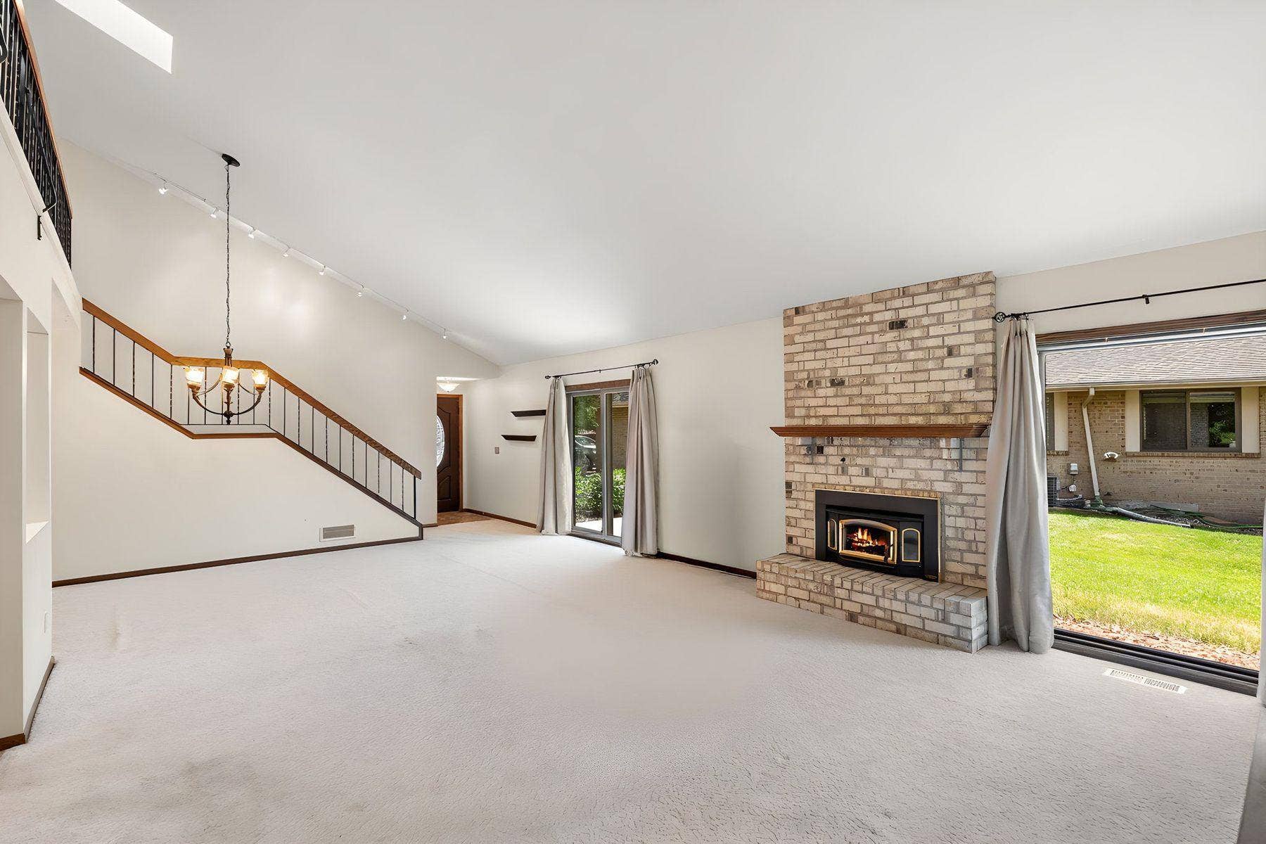 7051 Robinwood Trail, Woodbury, MN 55125 7051 Robinwood Trail, Woodbury, MN 55125