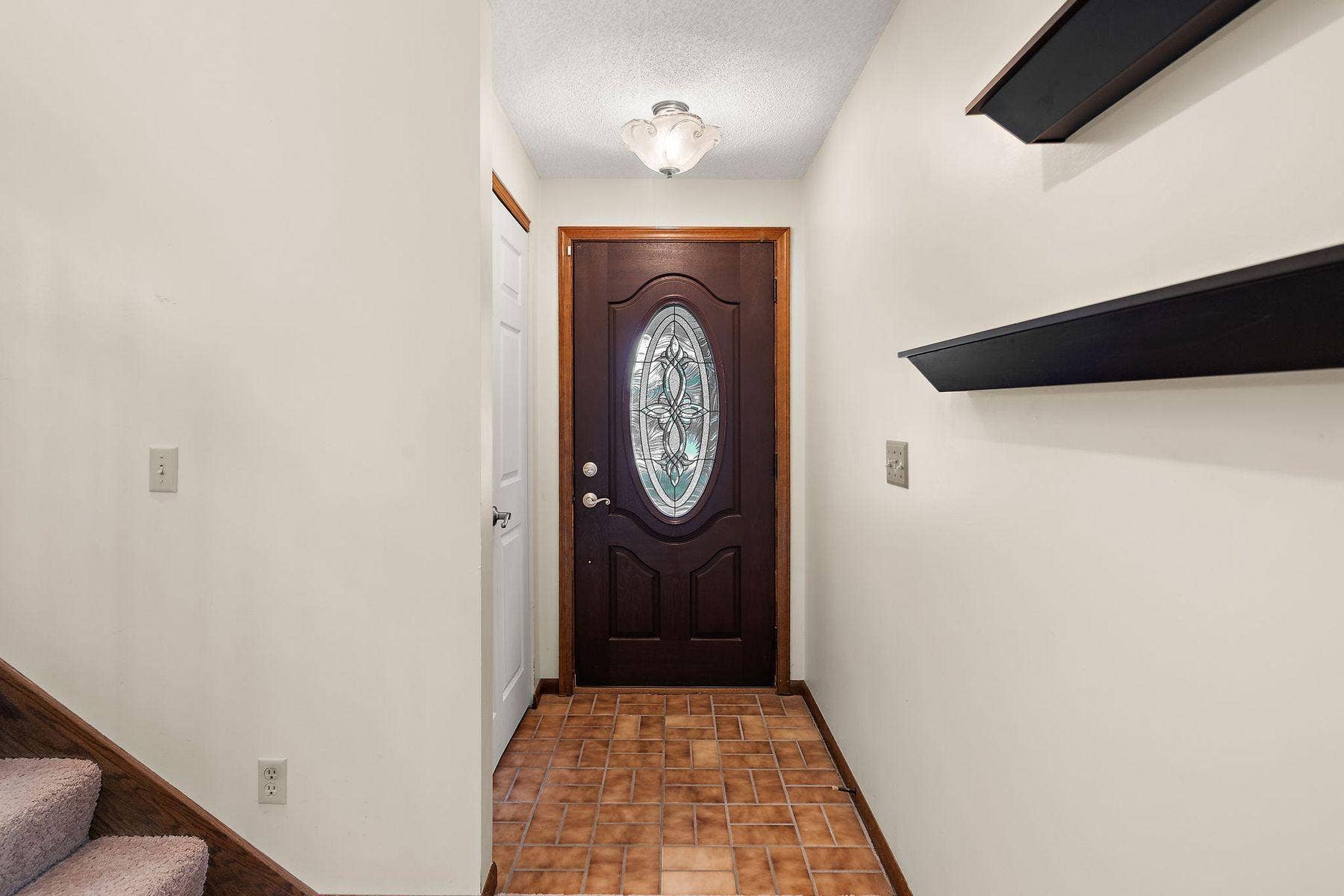 7051 Robinwood Trail, Woodbury, MN 55125 7051 Robinwood Trail, Woodbury, MN 55125