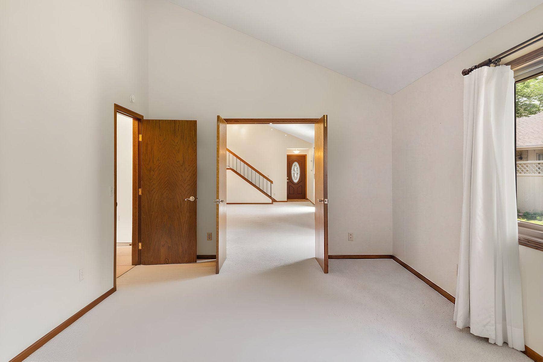 7051 Robinwood Trail, Woodbury, MN 55125 7051 Robinwood Trail, Woodbury, MN 55125