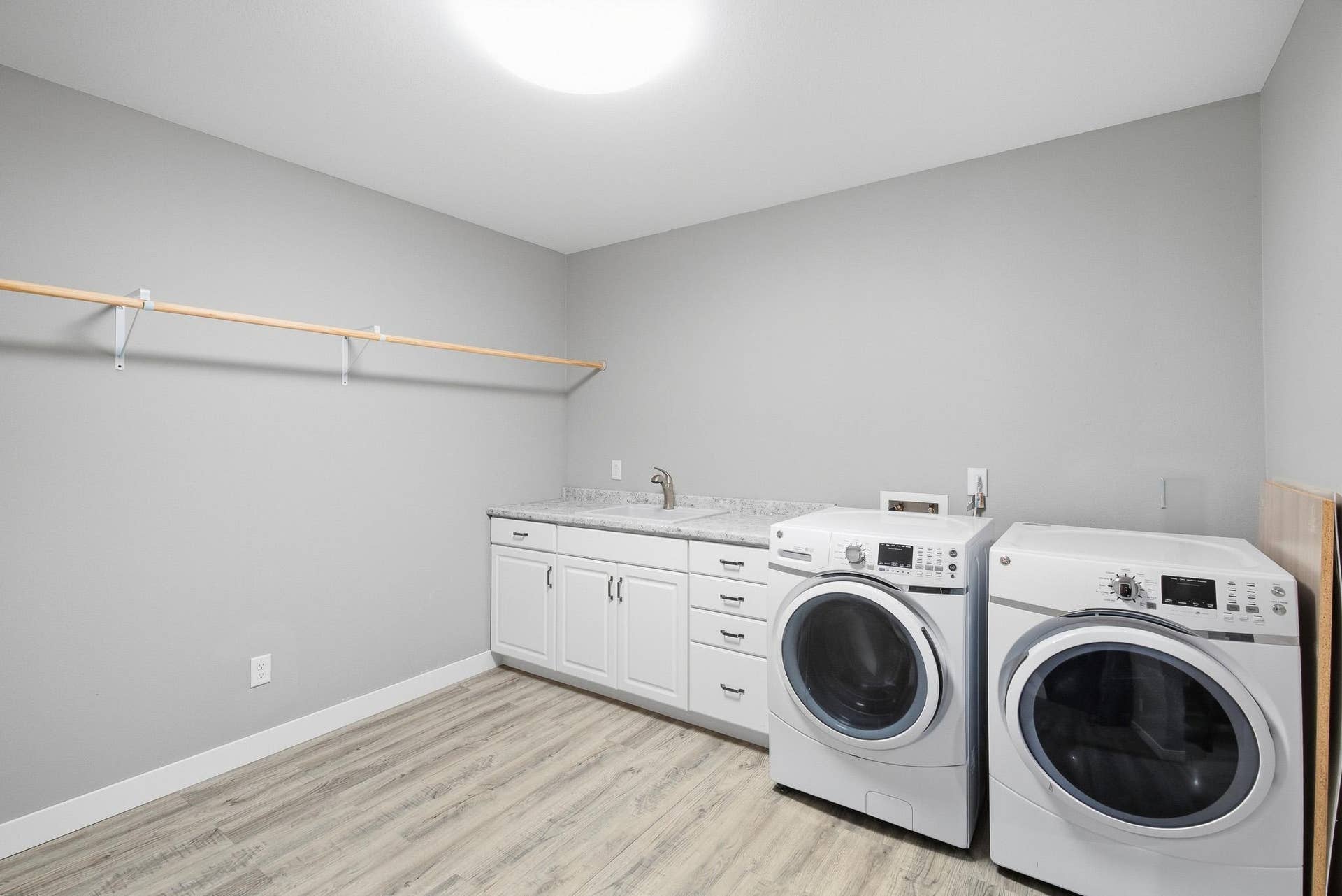 820 Fieldcrest Drive, Mankato, MN 56001 Large Laundry Room