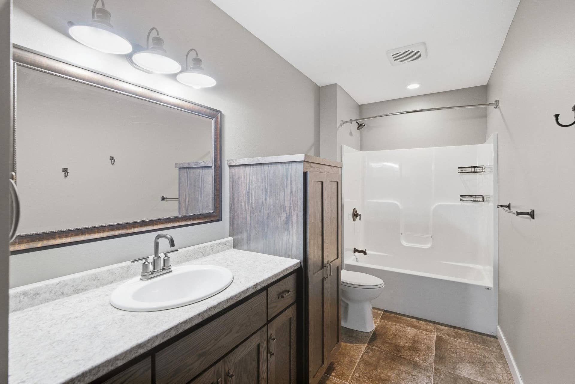 820 Fieldcrest Drive, Mankato, MN 56001 Basement Full Bath