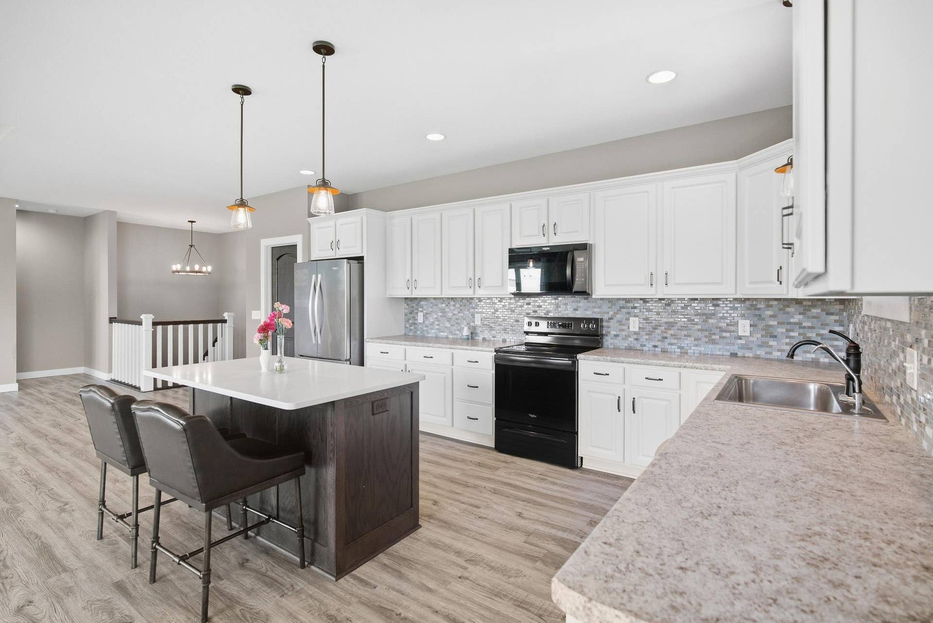 820 Fieldcrest Drive, Mankato, MN 56001 820 Fieldcrest Drive, Mankato, MN 56001
