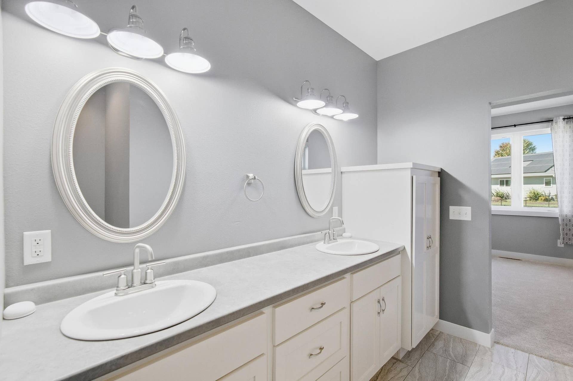 820 Fieldcrest Drive, Mankato, MN 56001 Primary Ensuite