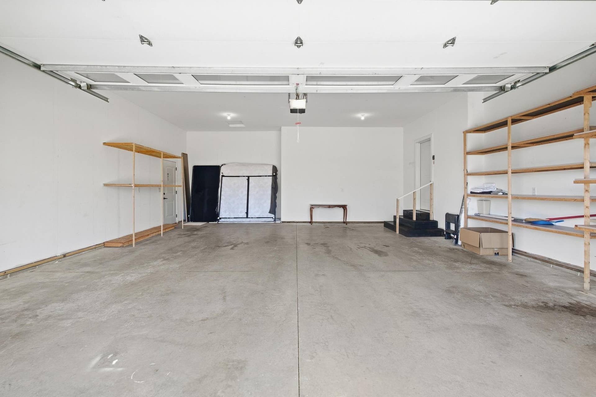 820 Fieldcrest Drive, Mankato, MN 56001 Oversized Garage