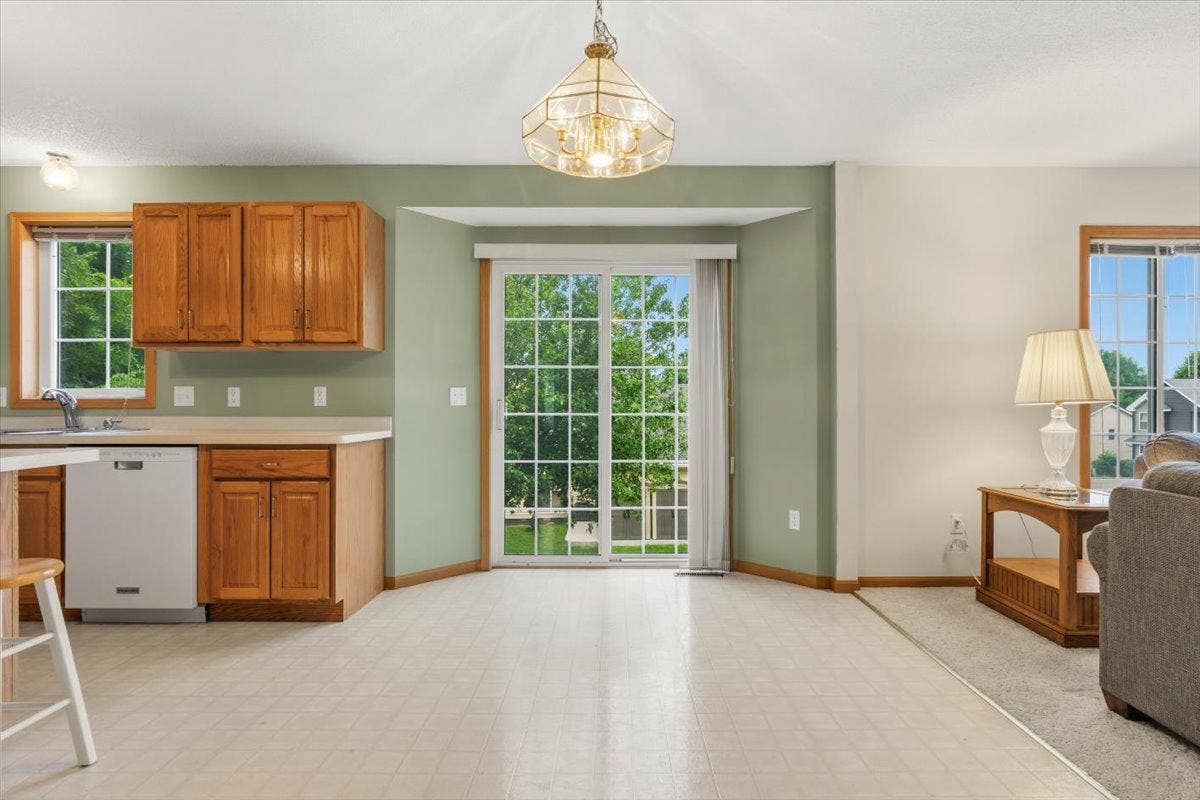 931 Sterling Street S, Maplewood, MN 55119 09-DSC07138.jpg