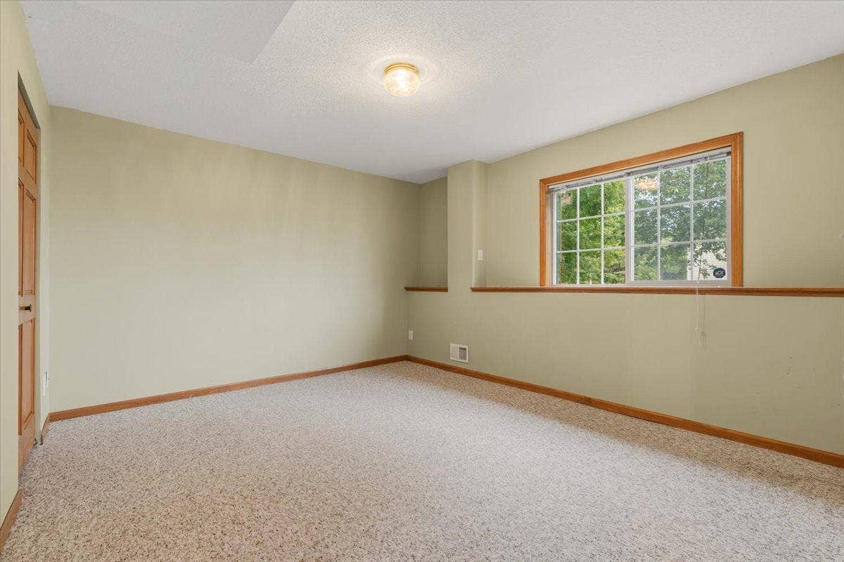 931 Sterling Street S, Maplewood, MN 55119 20-DSC07043.jpg