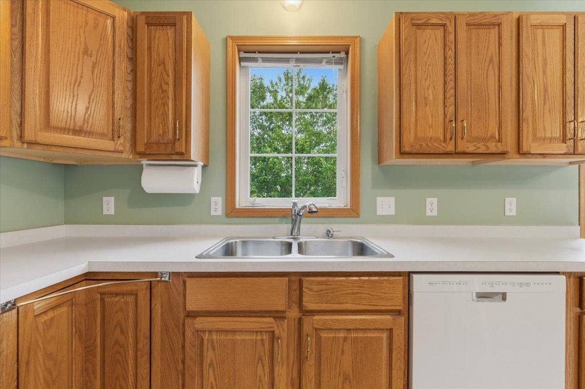 931 Sterling Street S, Maplewood, MN 55119 07-DSC07168.jpg