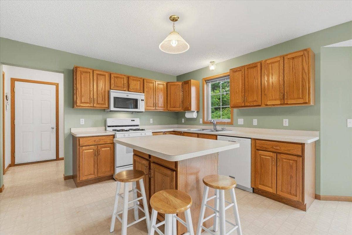 931 Sterling Street S, Maplewood, MN 55119 04-DSC07153.jpg