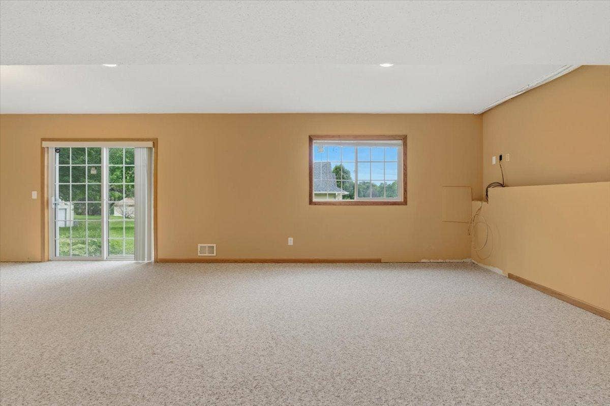 931 Sterling Street S, Maplewood, MN 55119 17-DSC07103.jpg
