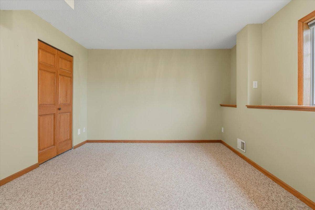 931 Sterling Street S, Maplewood, MN 55119 21-DSC07048.jpg