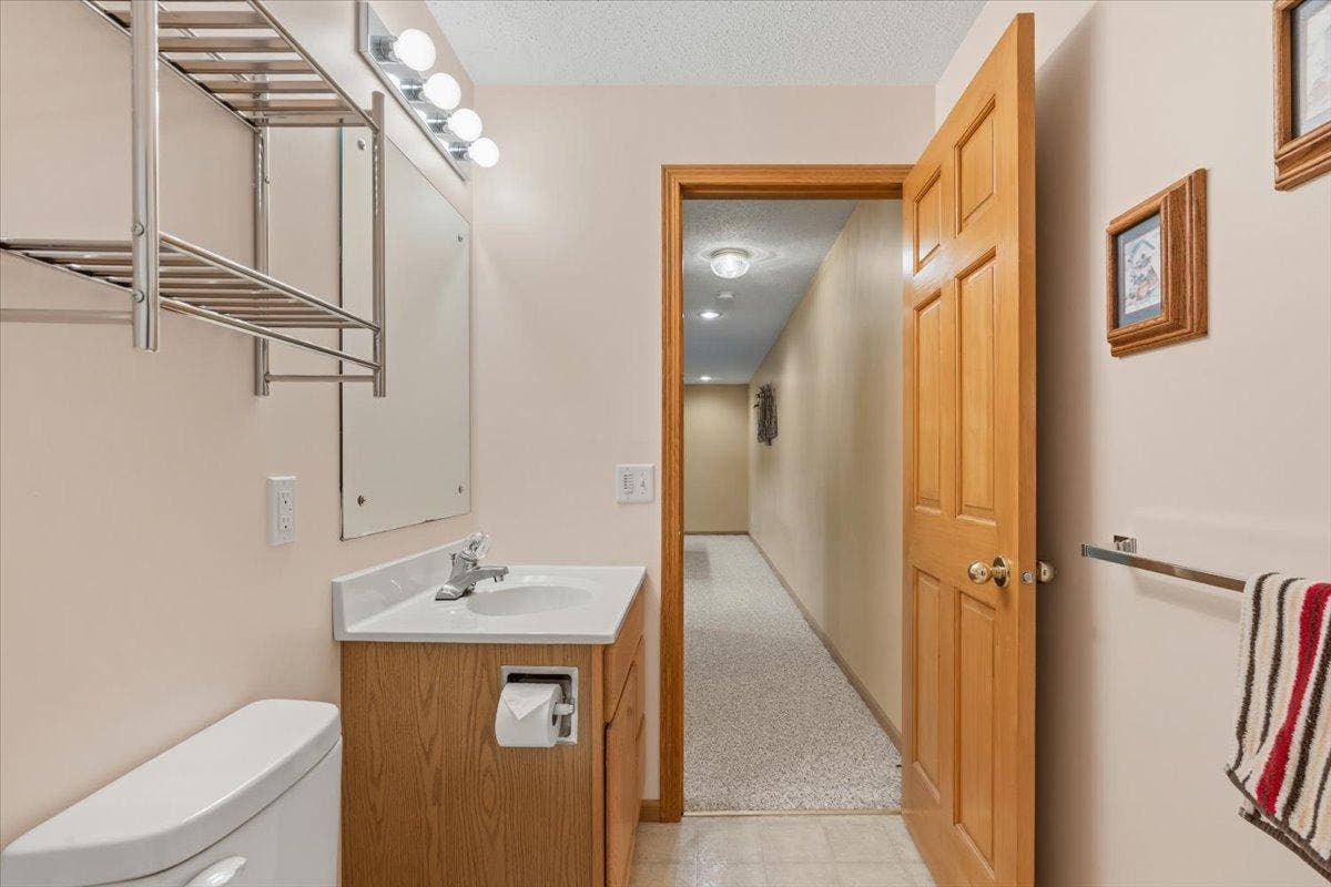 931 Sterling Street S, Maplewood, MN 55119 23-DSC07073.jpg