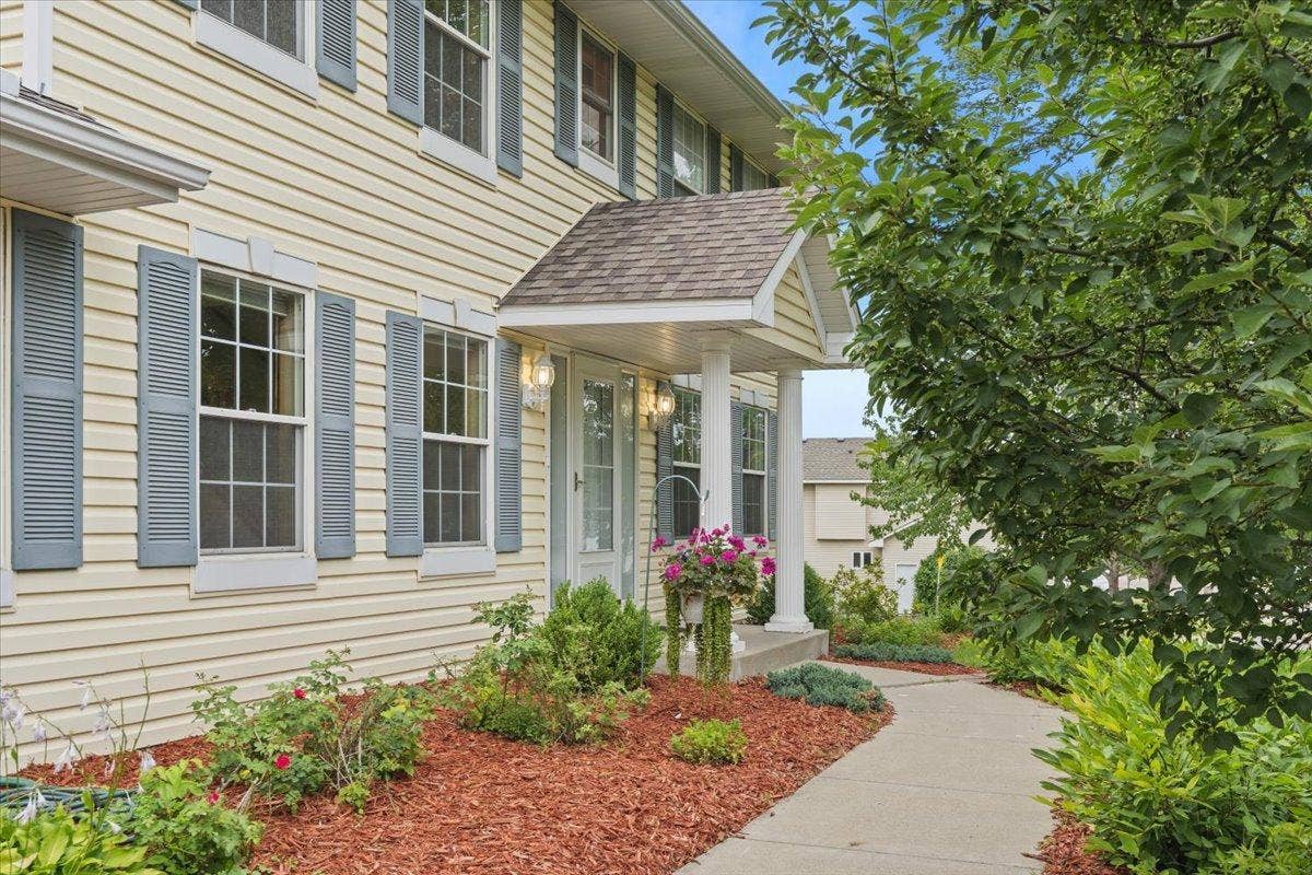 931 Sterling Street S, Maplewood, MN 55119 02-DSC07373.jpg