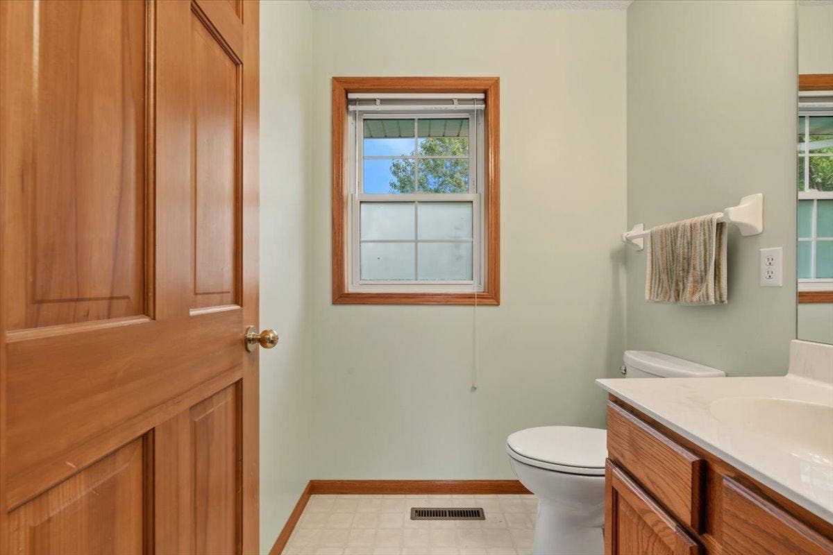 931 Sterling Street S, Maplewood, MN 55119 29-DSC07198.jpg