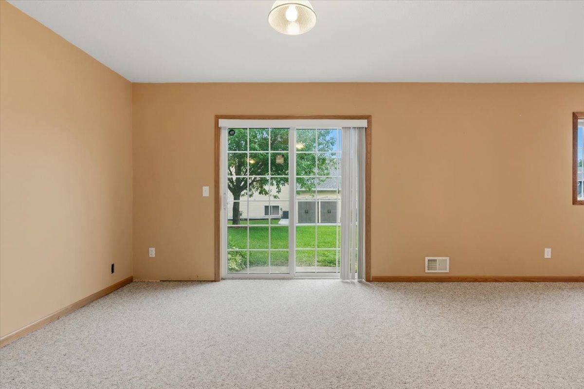 931 Sterling Street S, Maplewood, MN 55119 18-DSC07108.jpg
