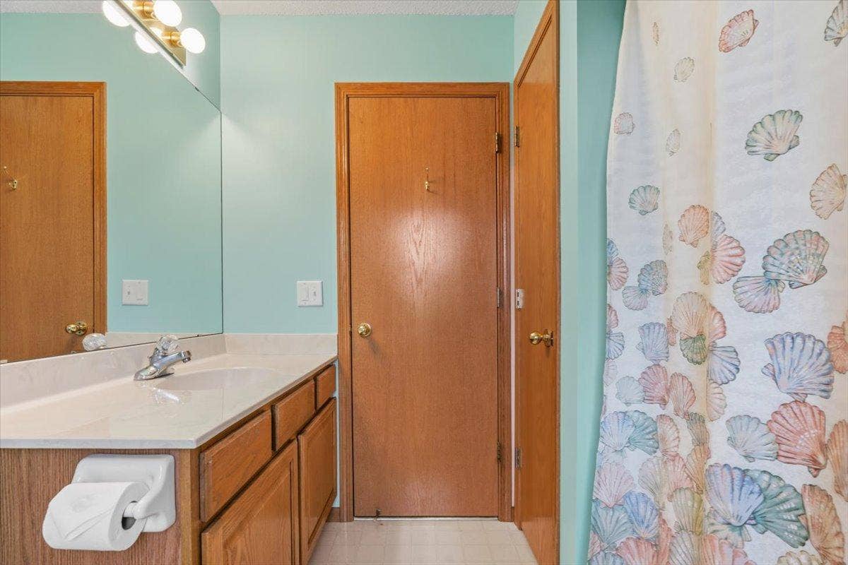 931 Sterling Street S, Maplewood, MN 55119 40-DSC07293.jpg