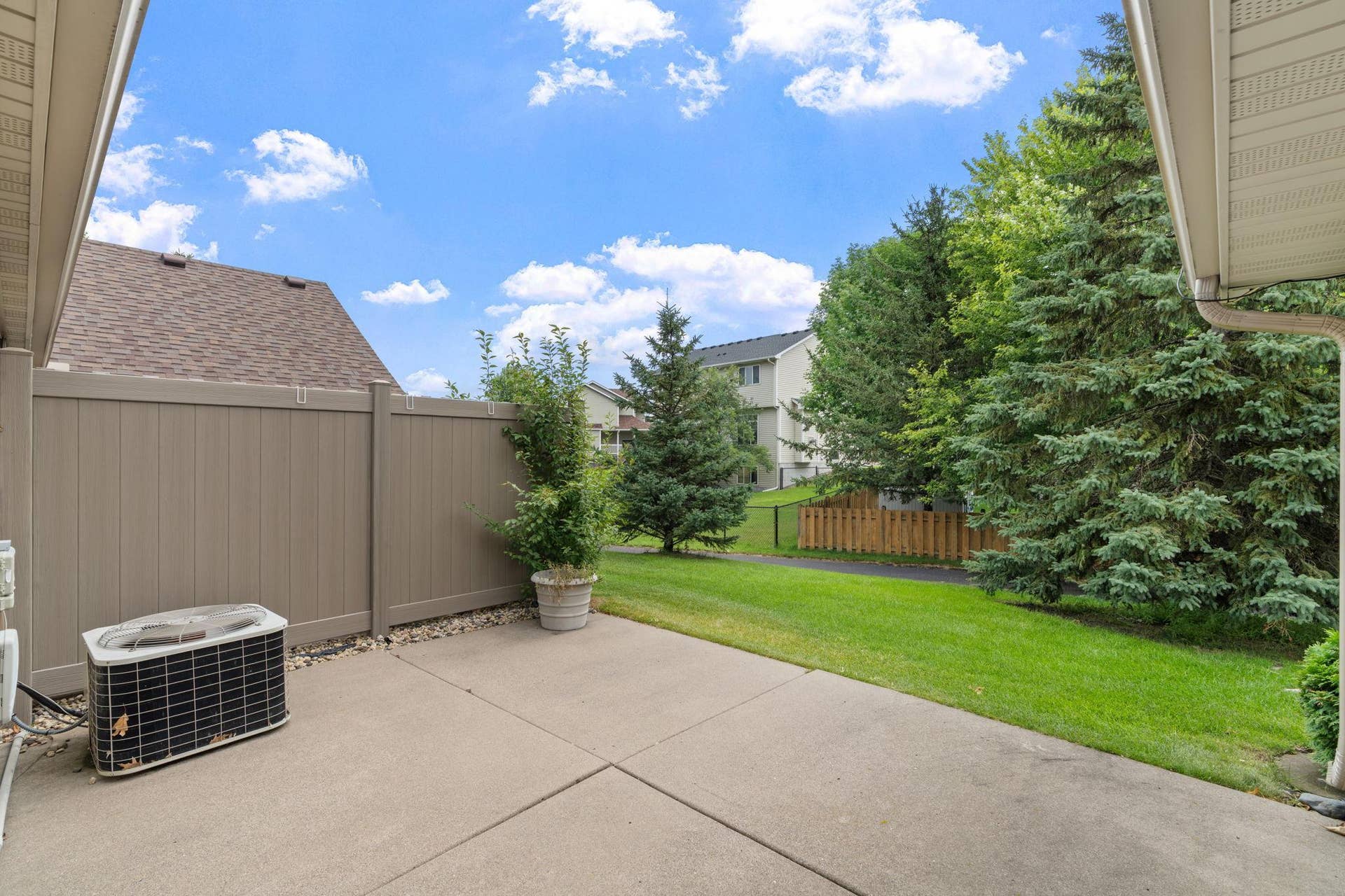 3700 Ladyslipper Lane N, Brooklyn Park, MN 55443 40-web-or-mls-3700 Ladyslipper N-6.jpg