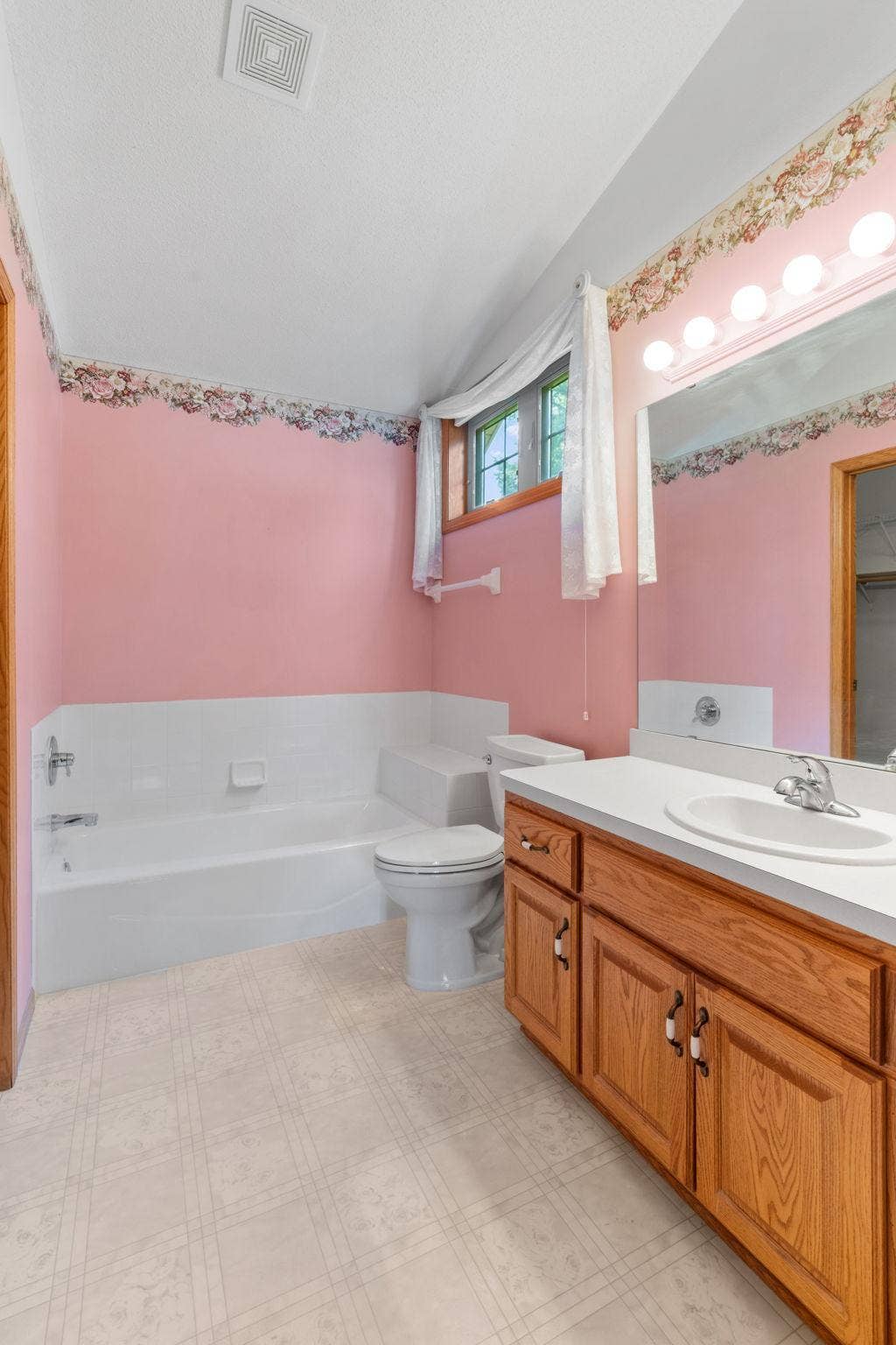 3700 Ladyslipper Lane N, Brooklyn Park, MN 55443 26-web-or-mls-3700 Ladyslipper N-31.jpg