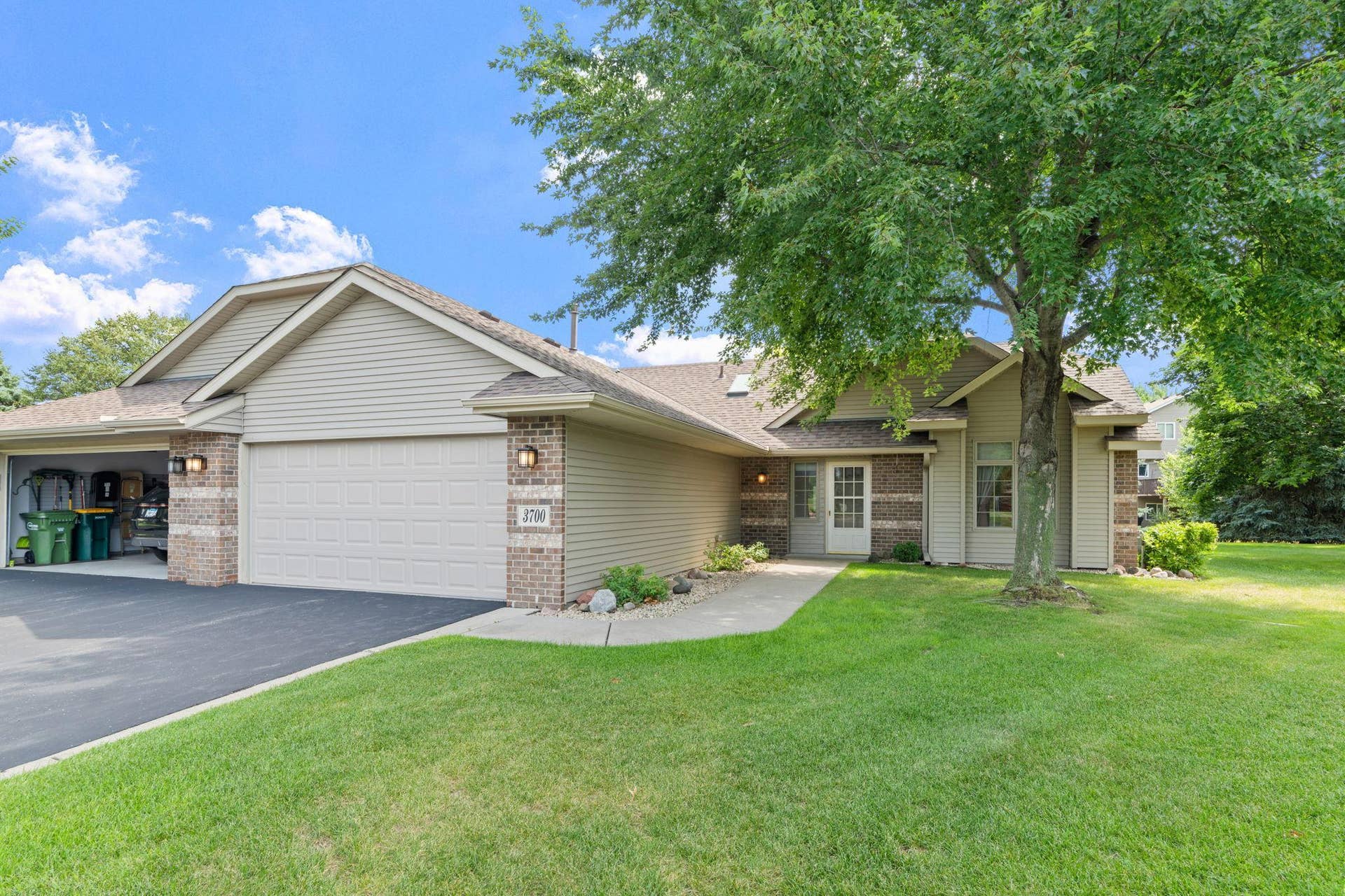 3700 Ladyslipper Lane N, Brooklyn Park, MN 55443 4-web-or-mls-3700 Ladyslipper N-2.jpg