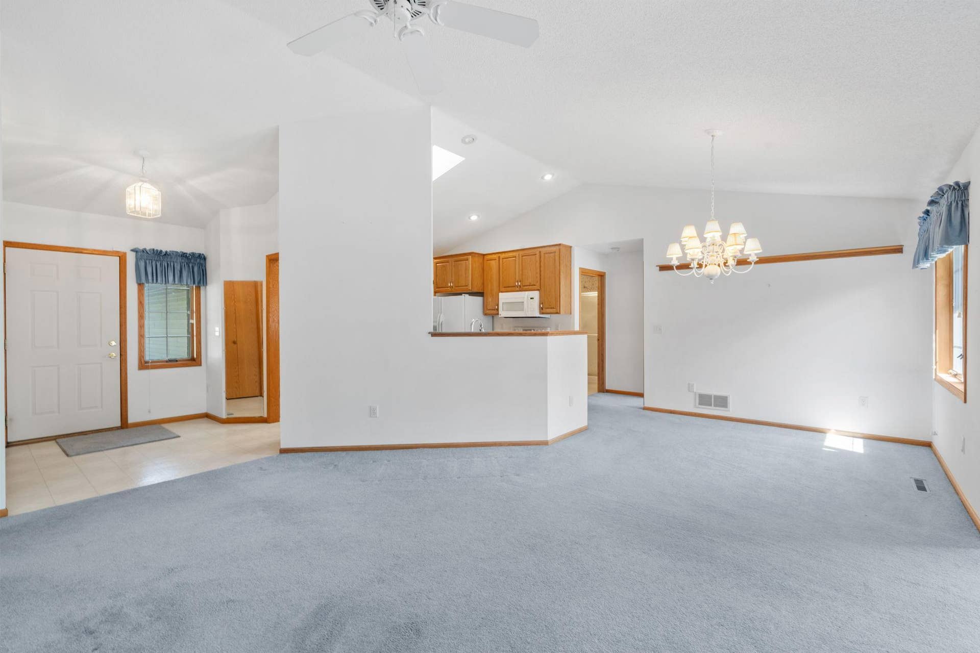 3700 Ladyslipper Lane N, Brooklyn Park, MN 55443 15-web-or-mls-3700 Ladyslipper N-13.jpg