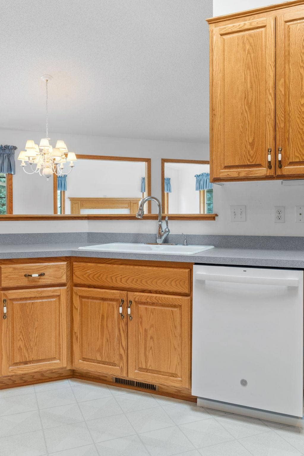 3700 Ladyslipper Lane N, Brooklyn Park, MN 55443 39-web-or-mls-3700 Ladyslipper N-26.jpg