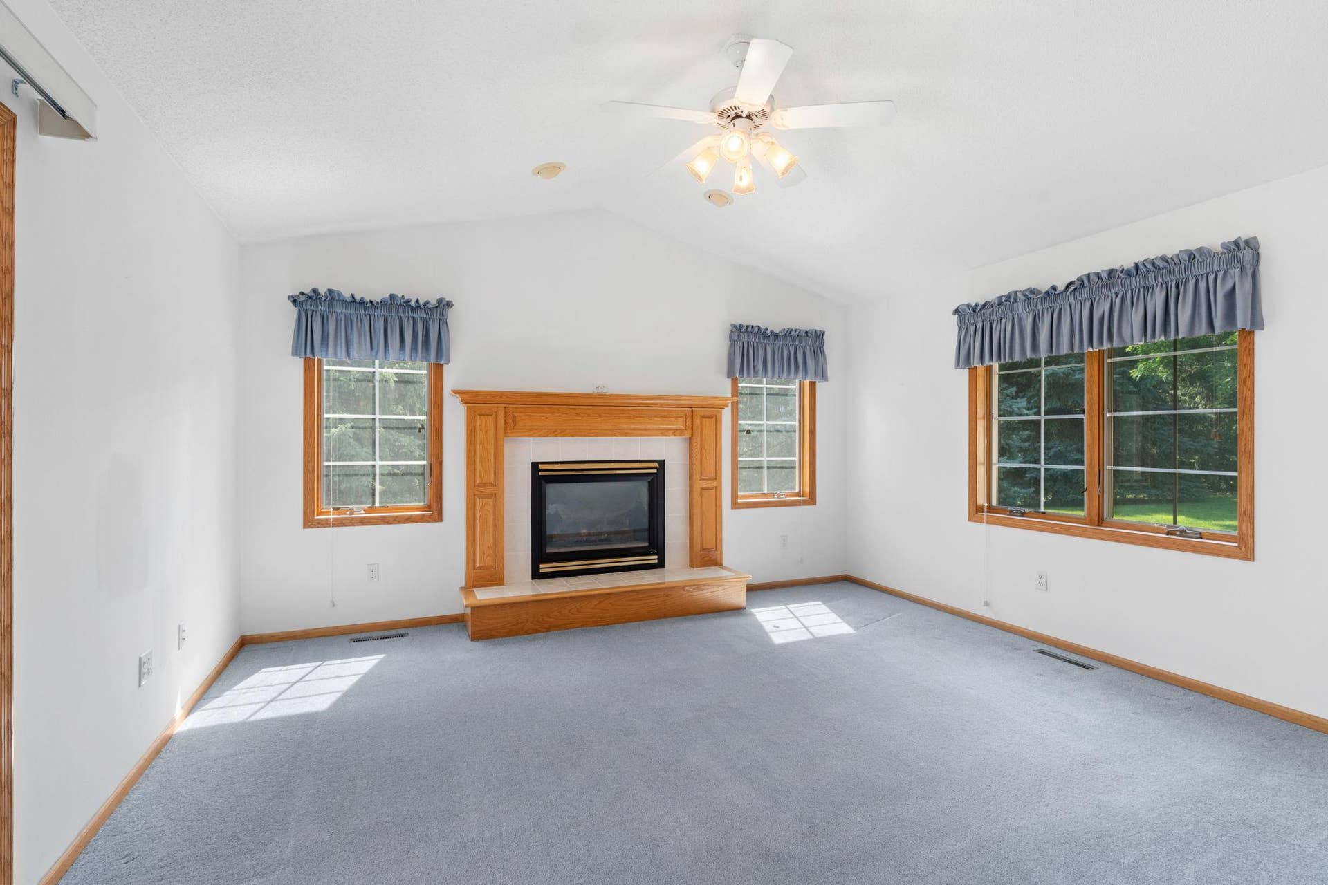3700 Ladyslipper Lane N, Brooklyn Park, MN 55443 13-web-or-mls-3700 Ladyslipper N-16.jpg