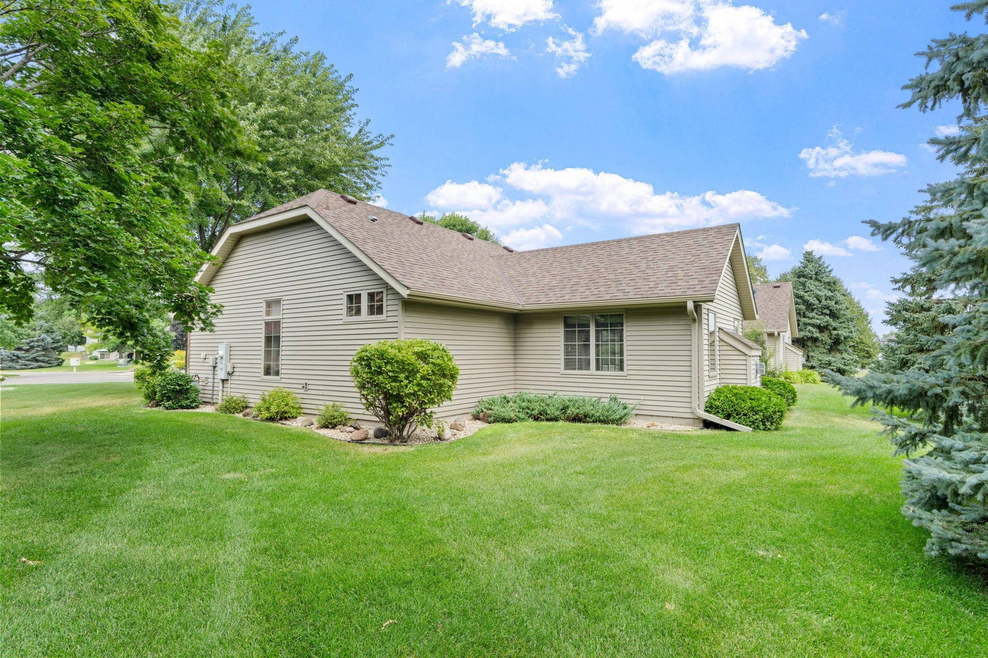3700 Ladyslipper Lane N, Brooklyn Park, MN 55443 5-web-or-mls-3700 Ladyslipper N-8.jpg