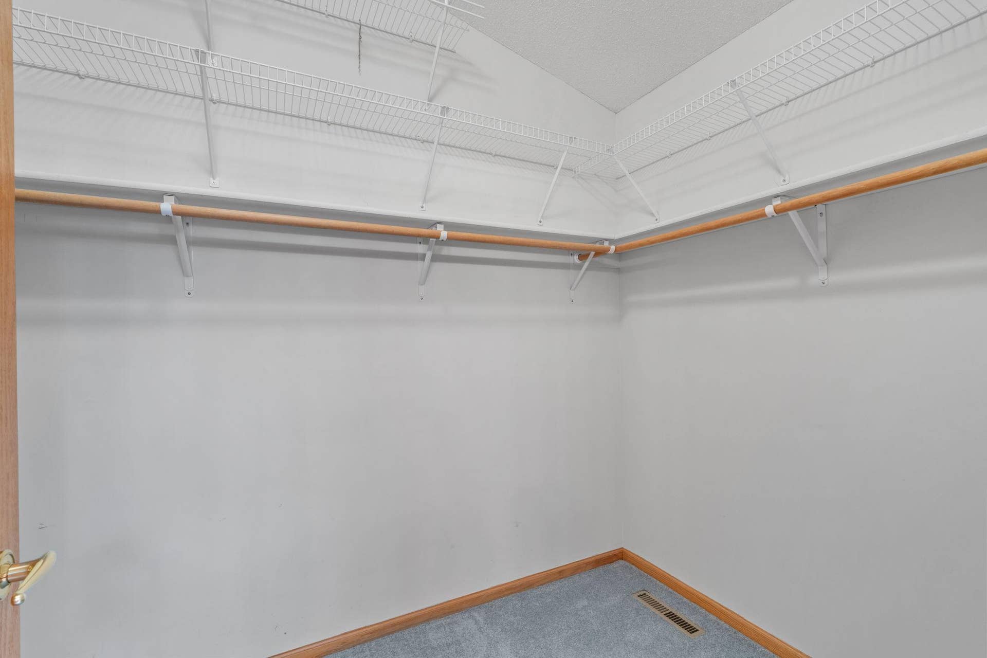 3700 Ladyslipper Lane N, Brooklyn Park, MN 55443 27-web-or-mls-3700 Ladyslipper N-32.jpg