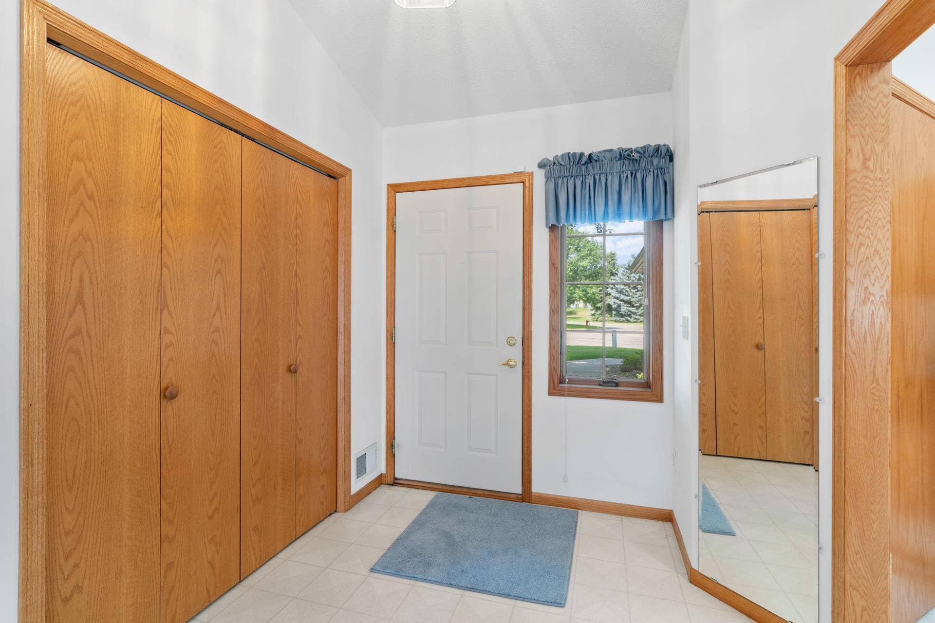 3700 Ladyslipper Lane N, Brooklyn Park, MN 55443 11-web-or-mls-3700 Ladyslipper N-10.jpg