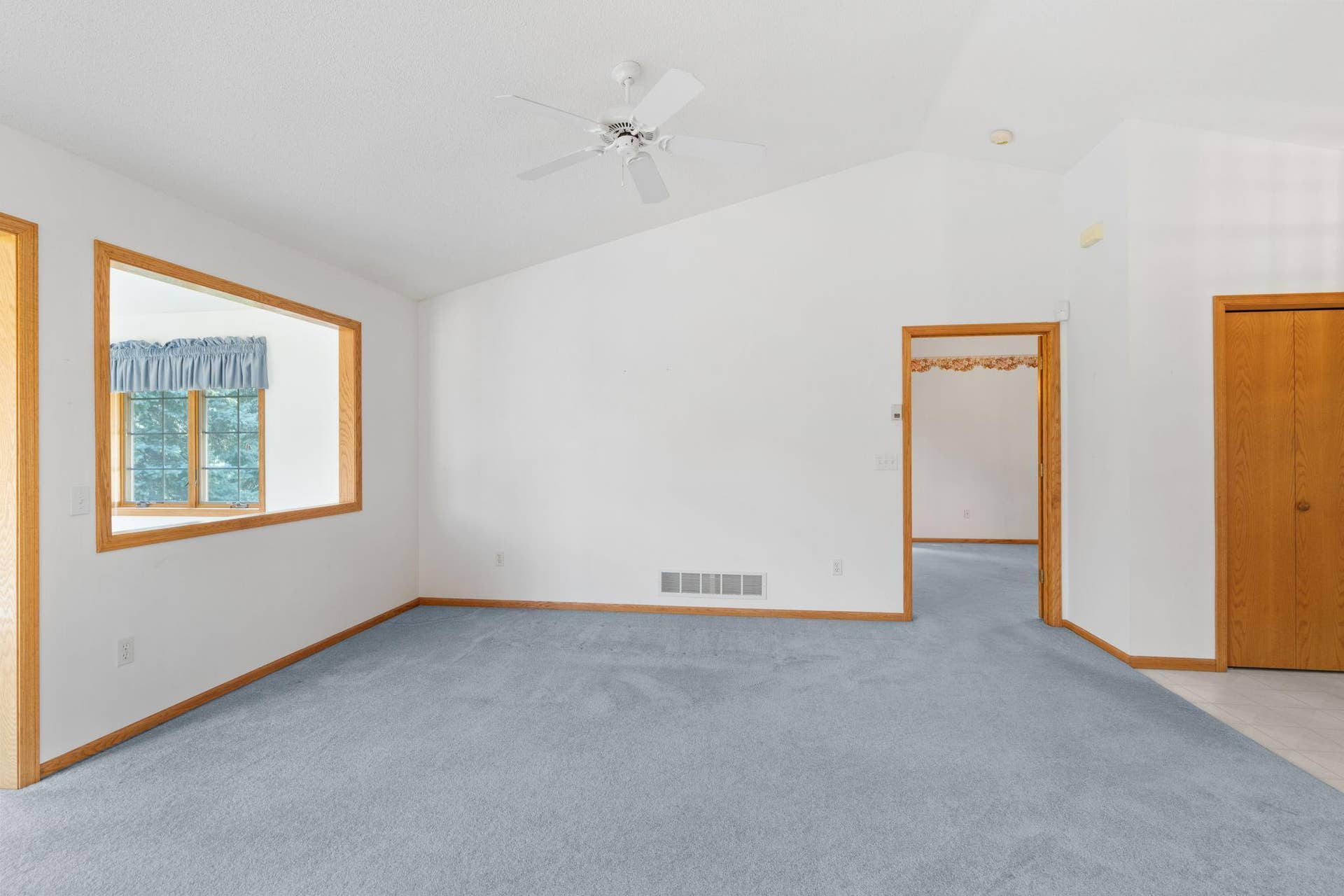 3700 Ladyslipper Lane N, Brooklyn Park, MN 55443 12-web-or-mls-3700 Ladyslipper N-14.jpg