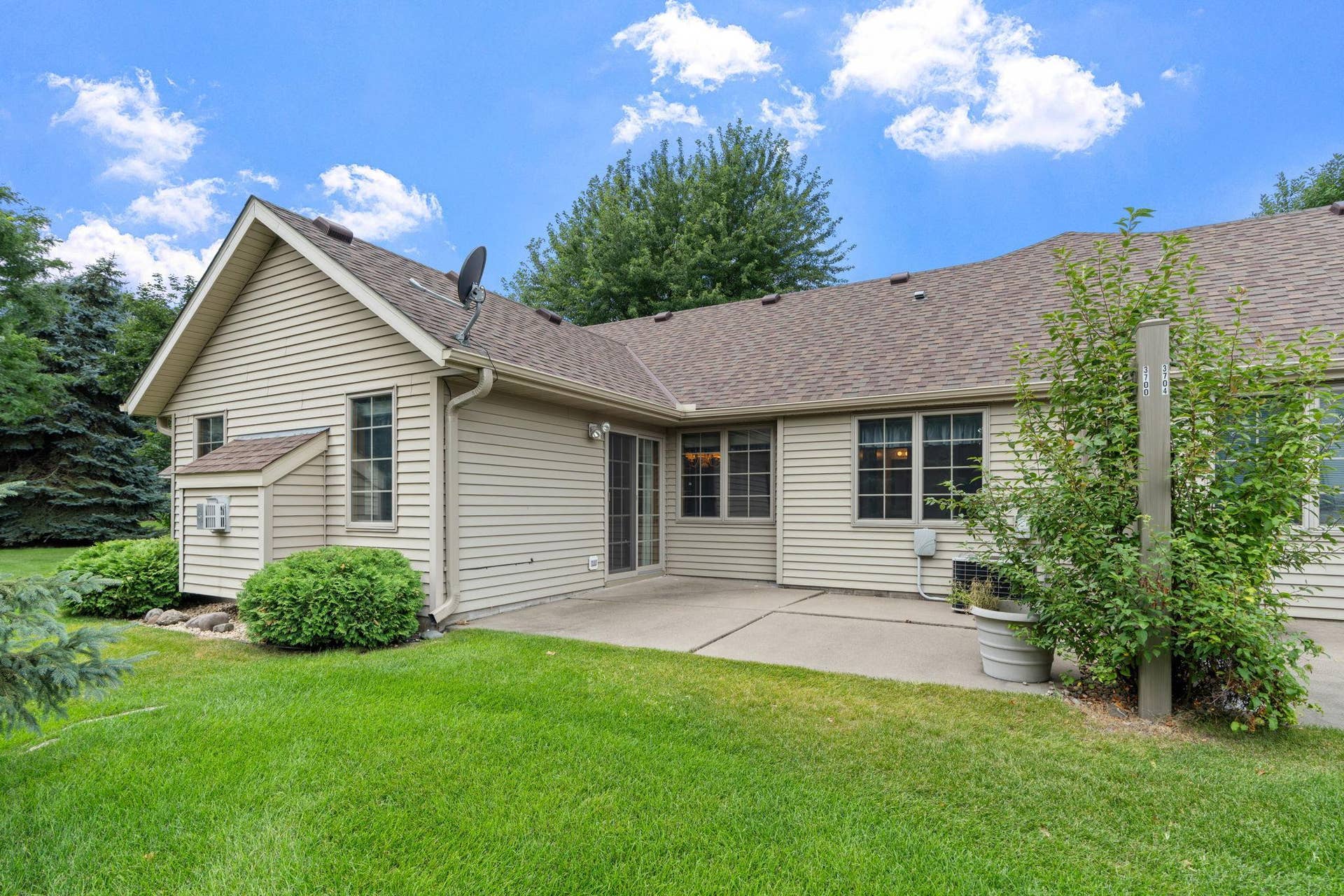 3700 Ladyslipper Lane N, Brooklyn Park, MN 55443 9-web-or-mls-3700 Ladyslipper N-5.jpg