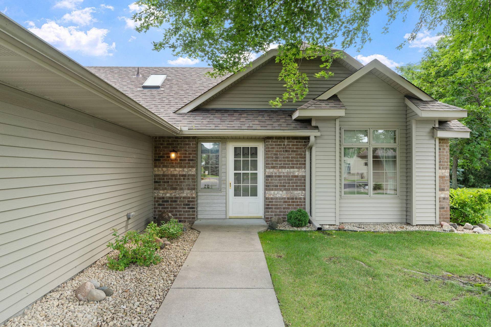 3700 Ladyslipper Lane N, Brooklyn Park, MN 55443 3-web-or-mls-3700 Ladyslipper N-4.jpg