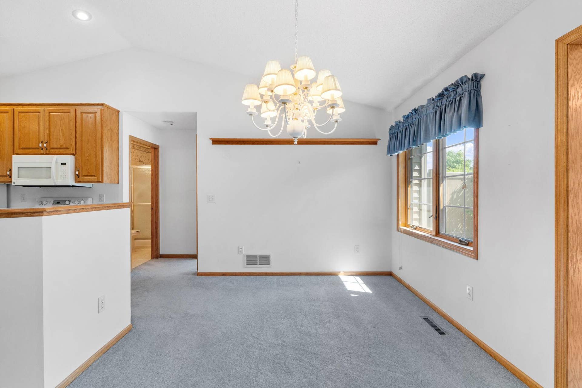 3700 Ladyslipper Lane N, Brooklyn Park, MN 55443 19-web-or-mls-3700 Ladyslipper N-21.jpg