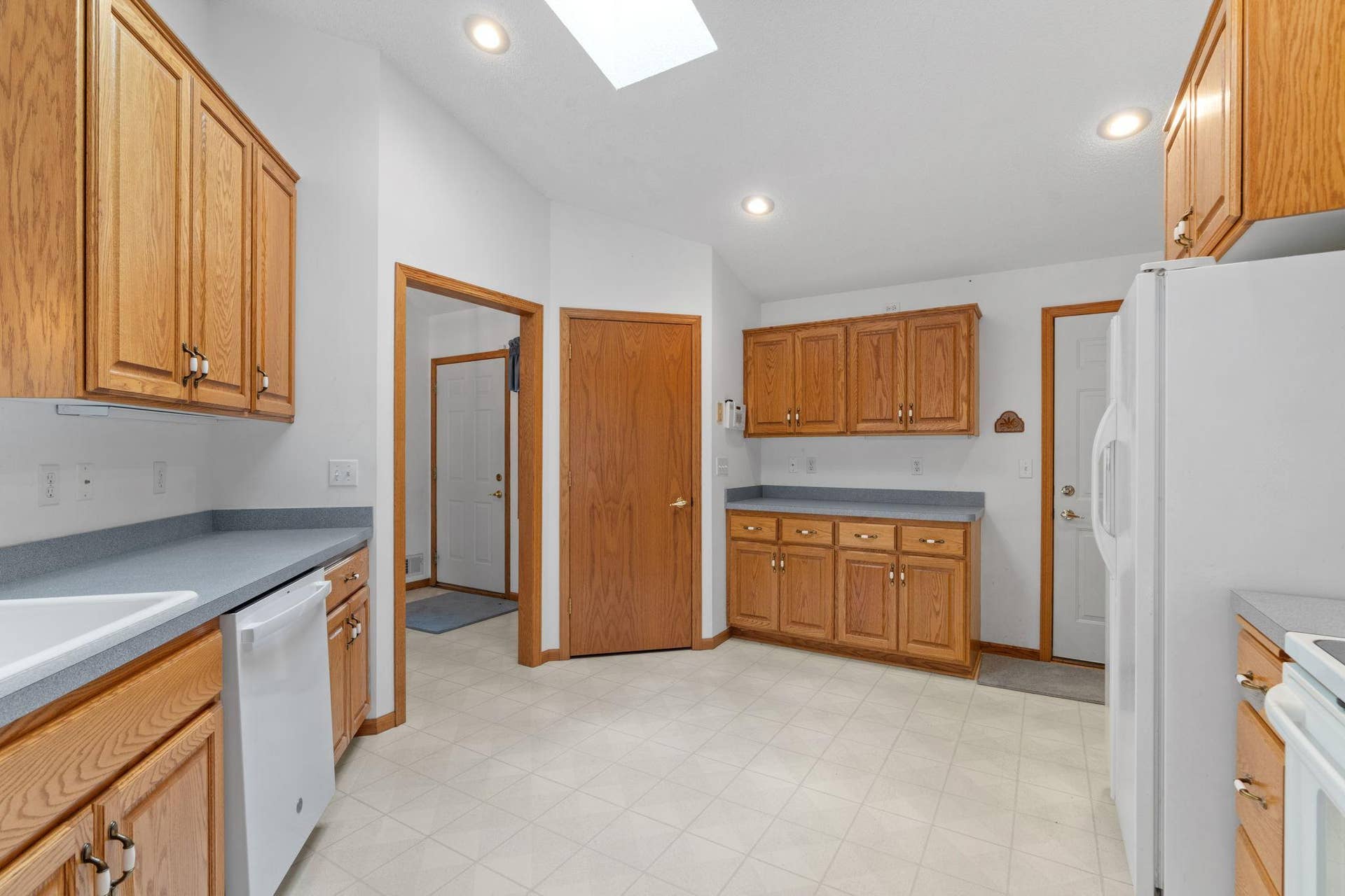 3700 Ladyslipper Lane N, Brooklyn Park, MN 55443 22-web-or-mls-3700 Ladyslipper N-25.jpg