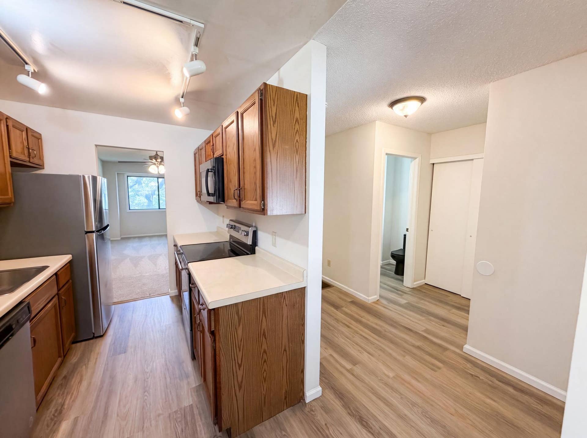 201 Bridlewood Drive, 88, Saint Paul, MN 55119 VIRTUALLY STAGED