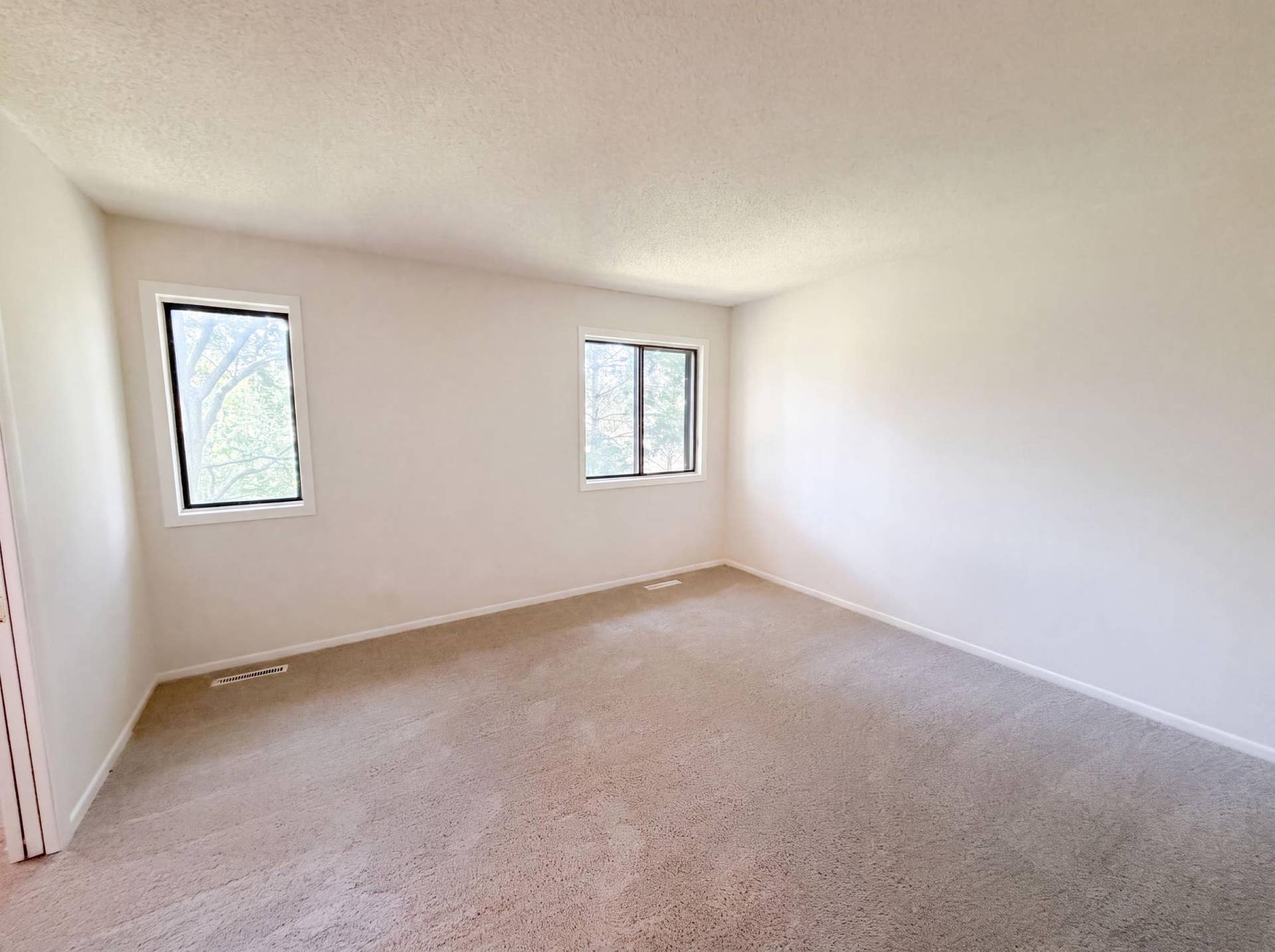 201 Bridlewood Drive, 88, Saint Paul, MN 55119 VIRTUALLY STAGED