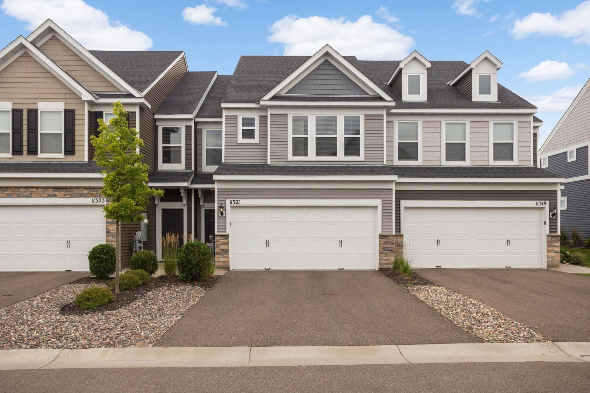 11321 Brookview Road, Woodbury, MN 55129 11321 Brookview Road, Woodbury, MN 55129