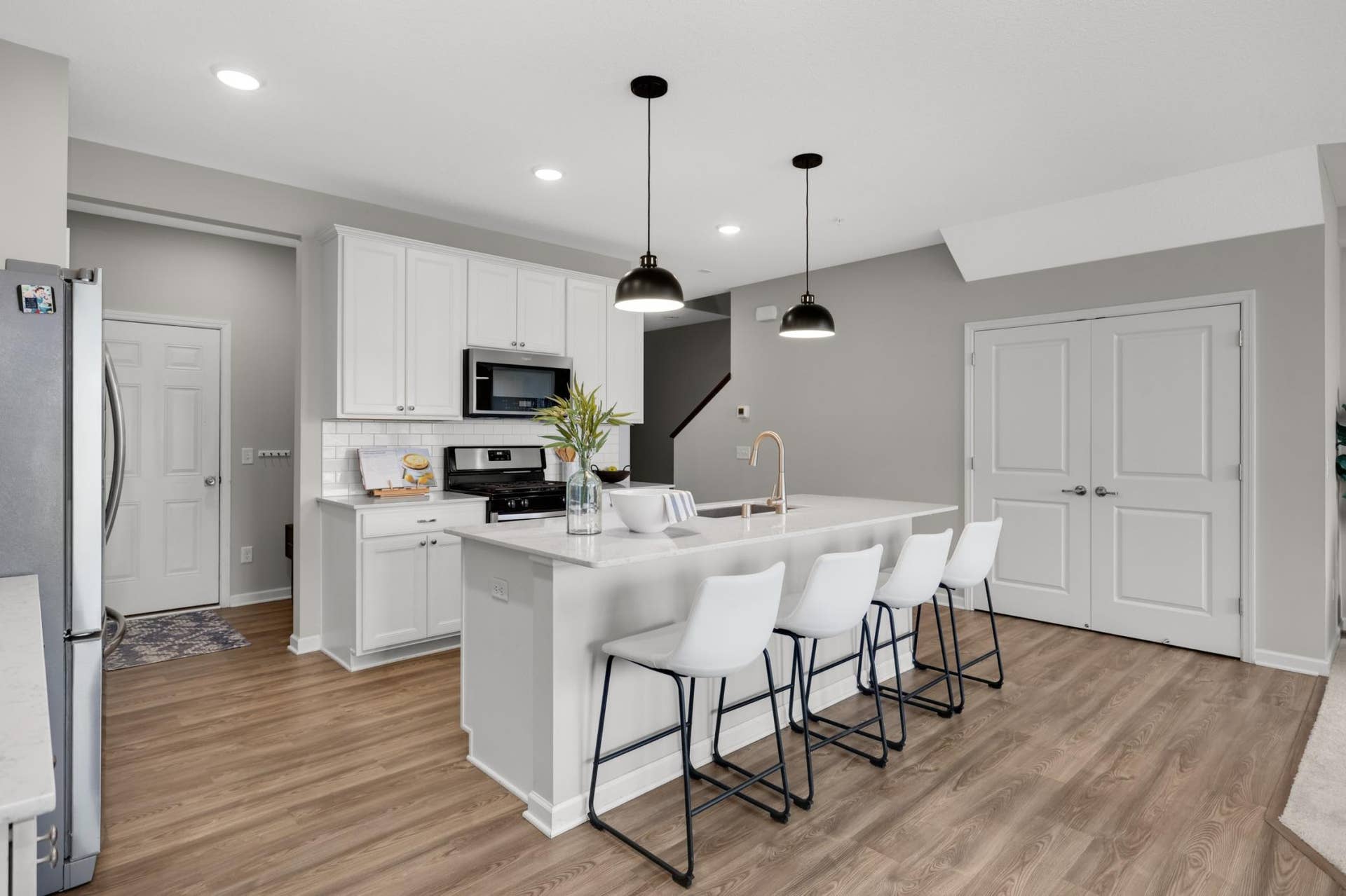 11321 Brookview Road, Woodbury, MN 55129 11321 Brookview Road, Woodbury, MN 55129