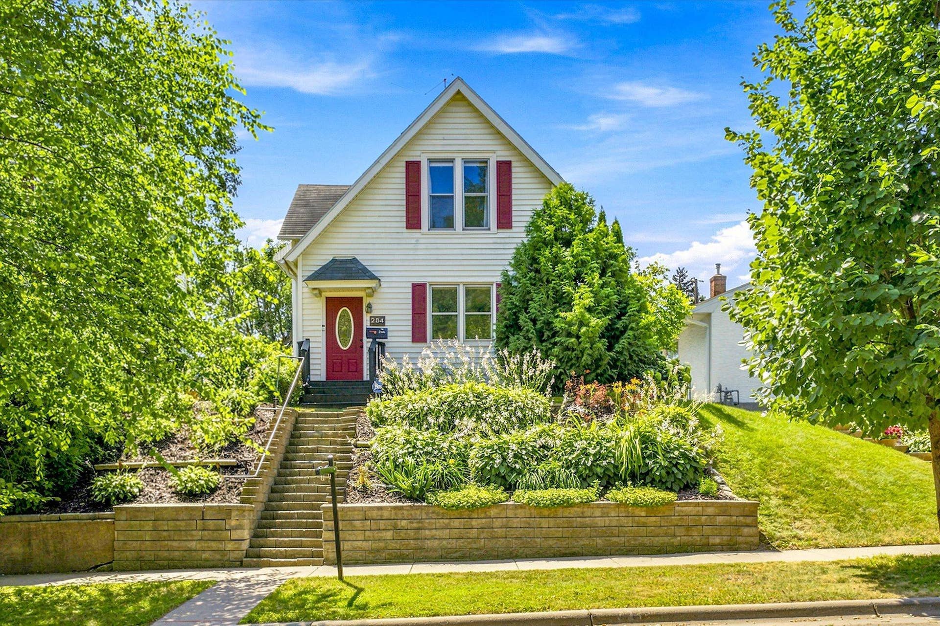 284 Winona Street E, 104, Saint Paul, MN 55107 04-Winona-34.jpg