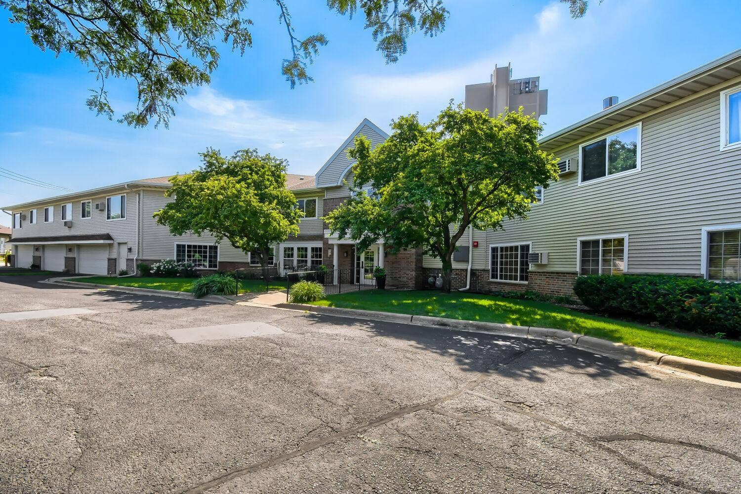 1729 6th Street NE, #9, 33, Minneapolis, MN 55413 Welcome to Northeast Plaza 55+ Community!
