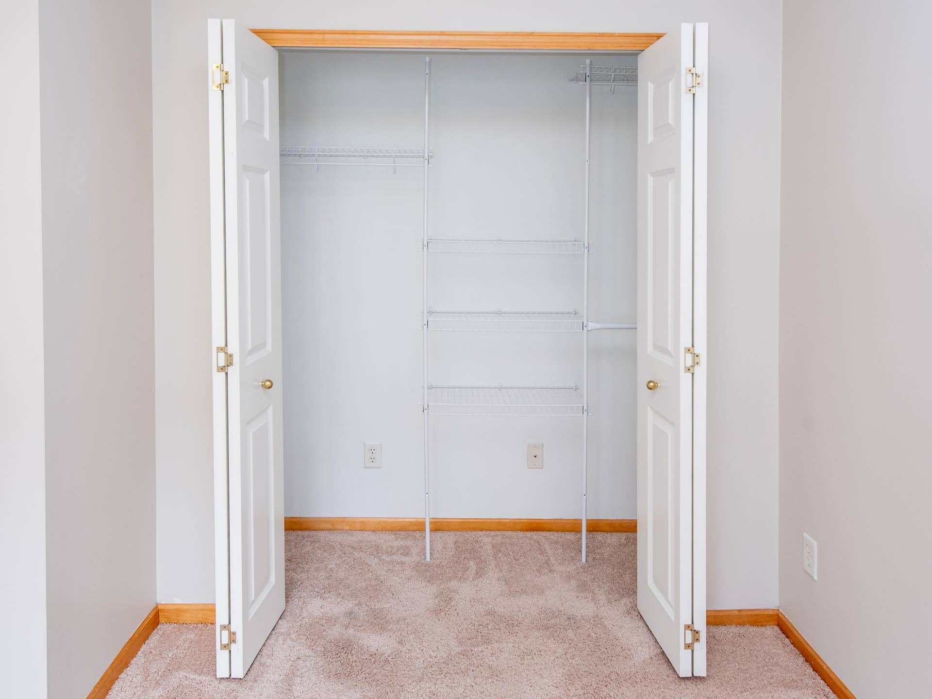 11011 Oak Grove Circle, #B, Woodbury, MN 55129 Organized closet systems