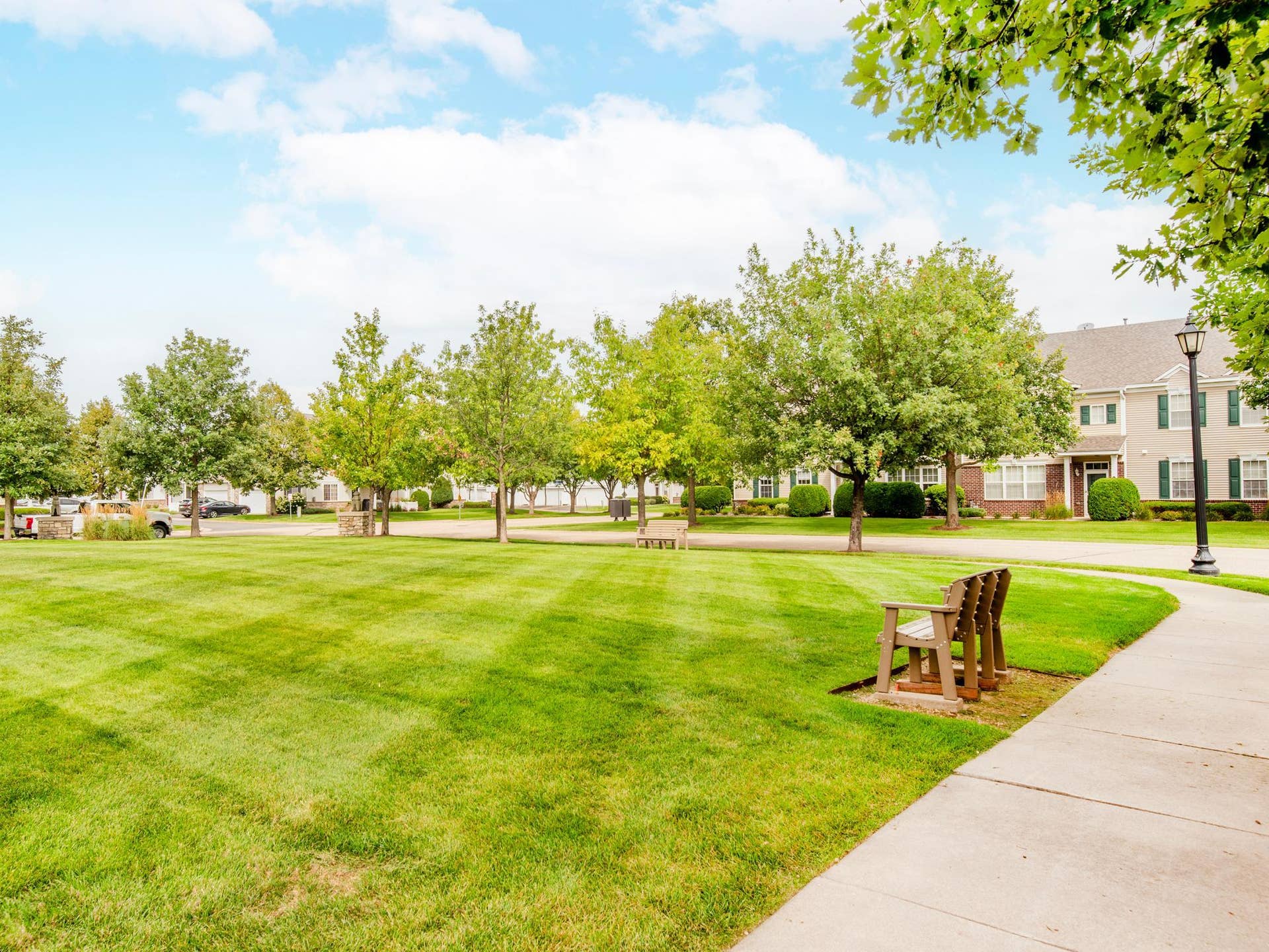 11011 Oak Grove Circle, #B, Woodbury, MN 55129 Greenspace right out the door