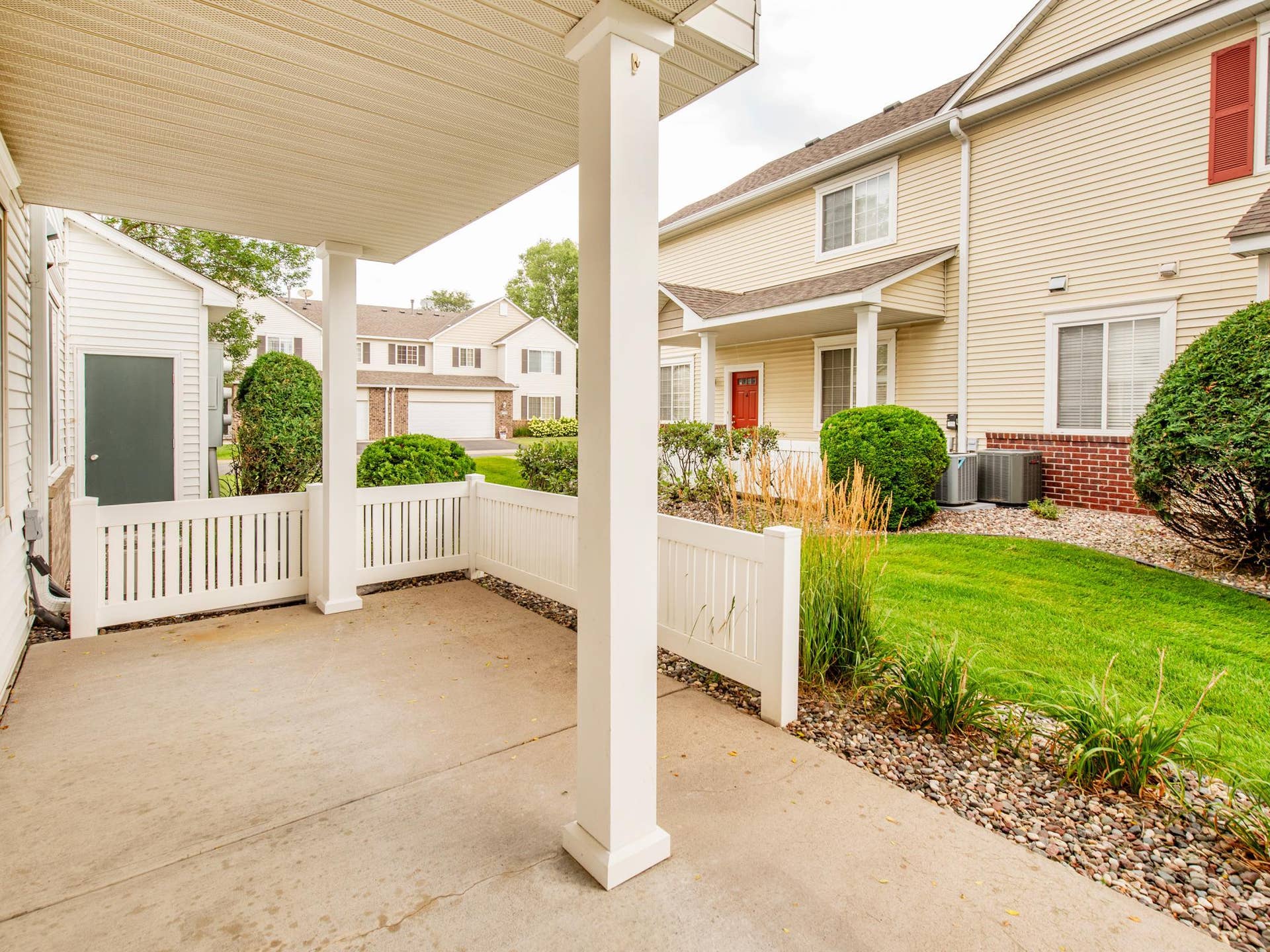 11011 Oak Grove Circle, #B, Woodbury, MN 55129 Great for summer evenings