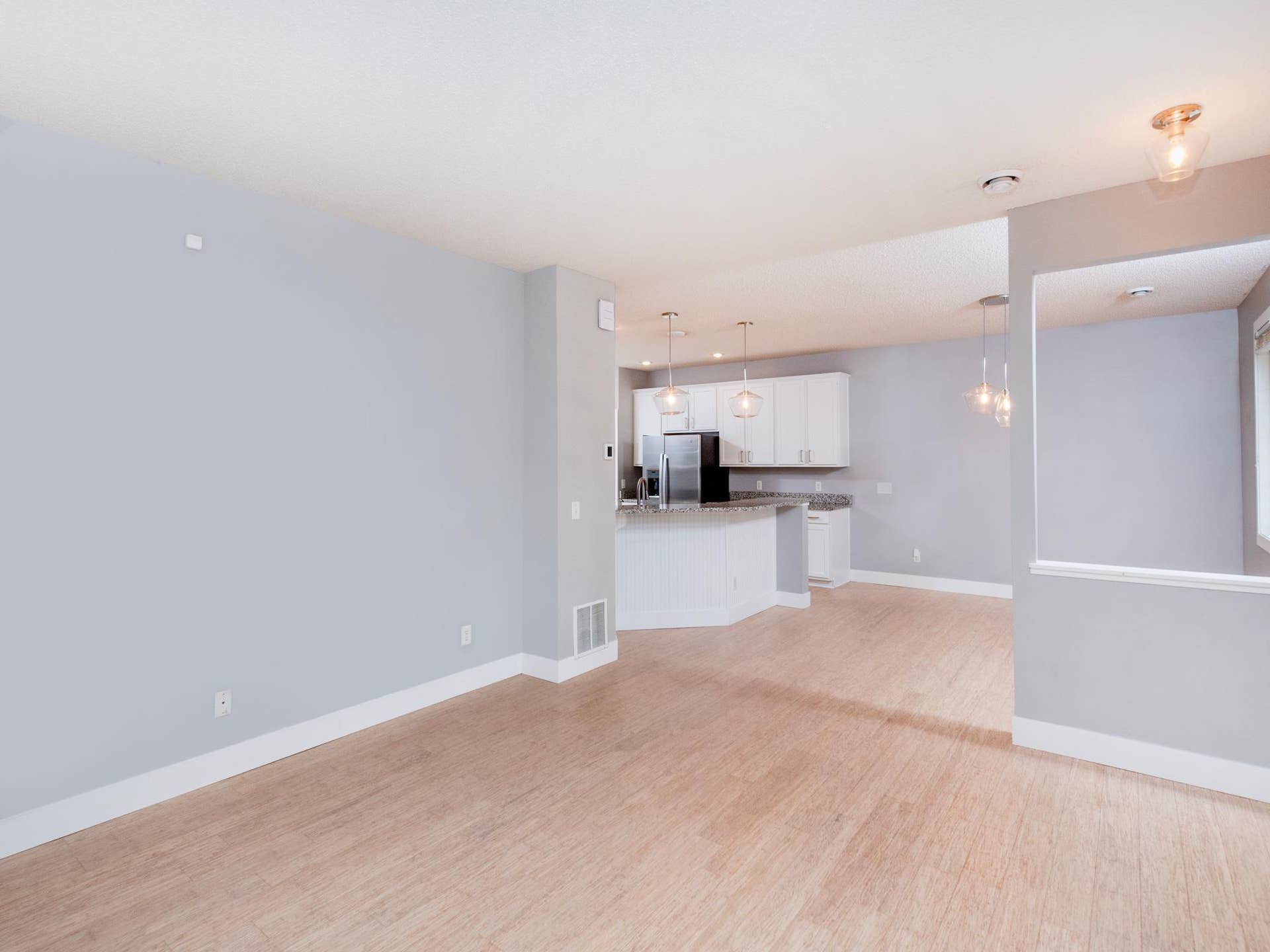 11011 Oak Grove Circle, #B, Woodbury, MN 55129 Perfect flow