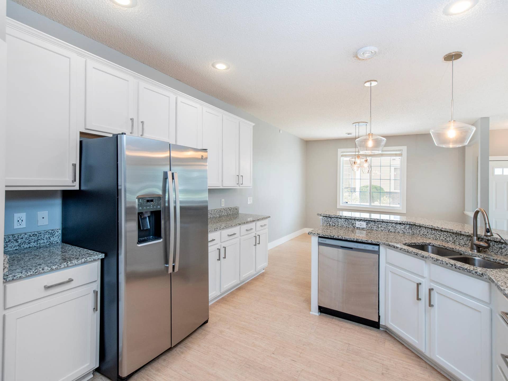 11011 Oak Grove Circle, #B, Woodbury, MN 55129 Stainless Steel Appliances
