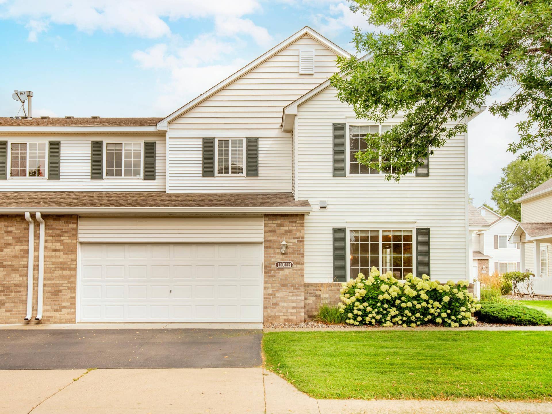 11011 Oak Grove Circle, #B, Woodbury, MN 55129 11011 Oak Grove Circle, #B, Woodbury, MN 55129