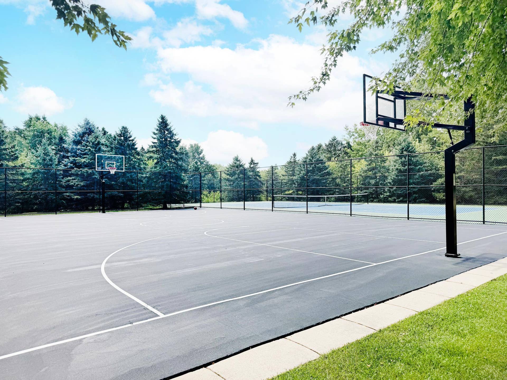 11011 Oak Grove Circle, #B, Woodbury, MN 55129 Basketball and tennis courts